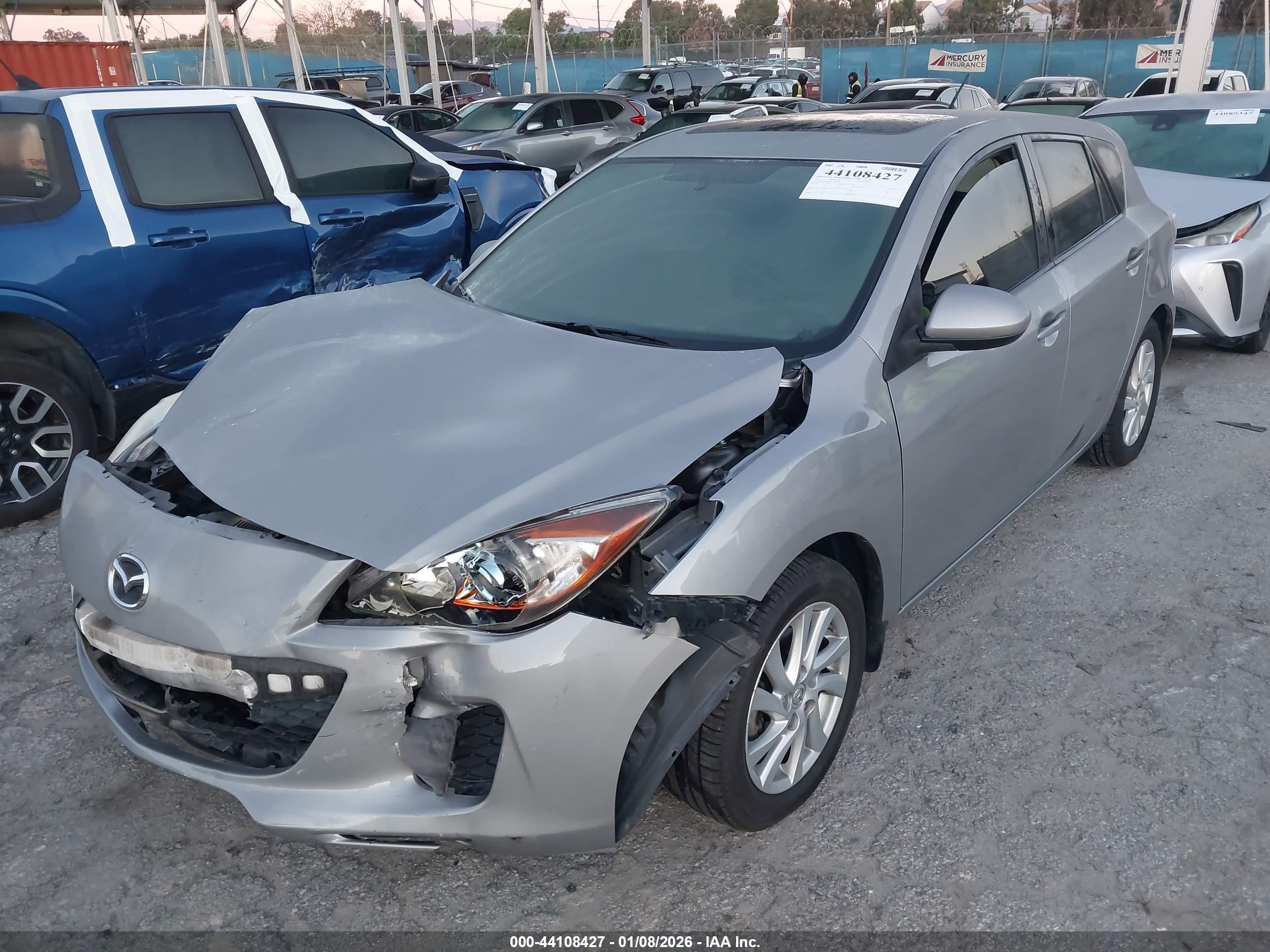 MAZDA MAZDA3 image 2