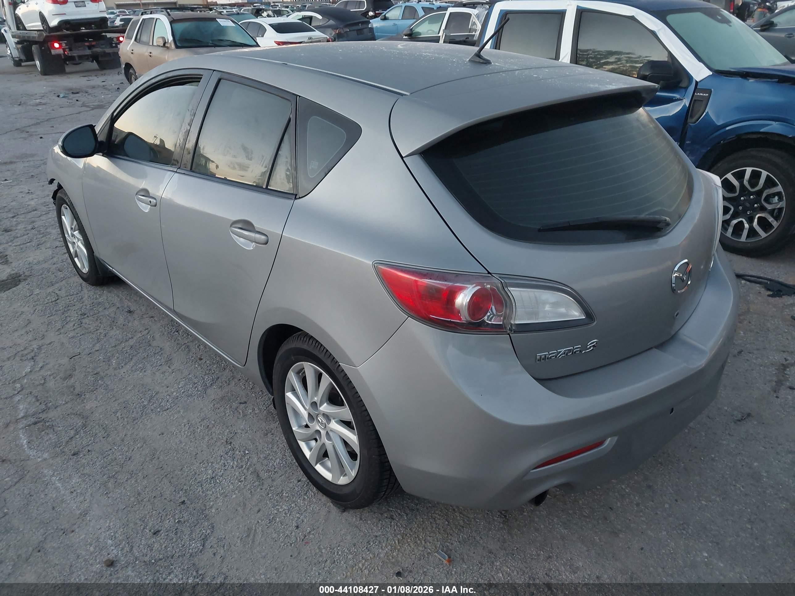 MAZDA MAZDA3 image 3