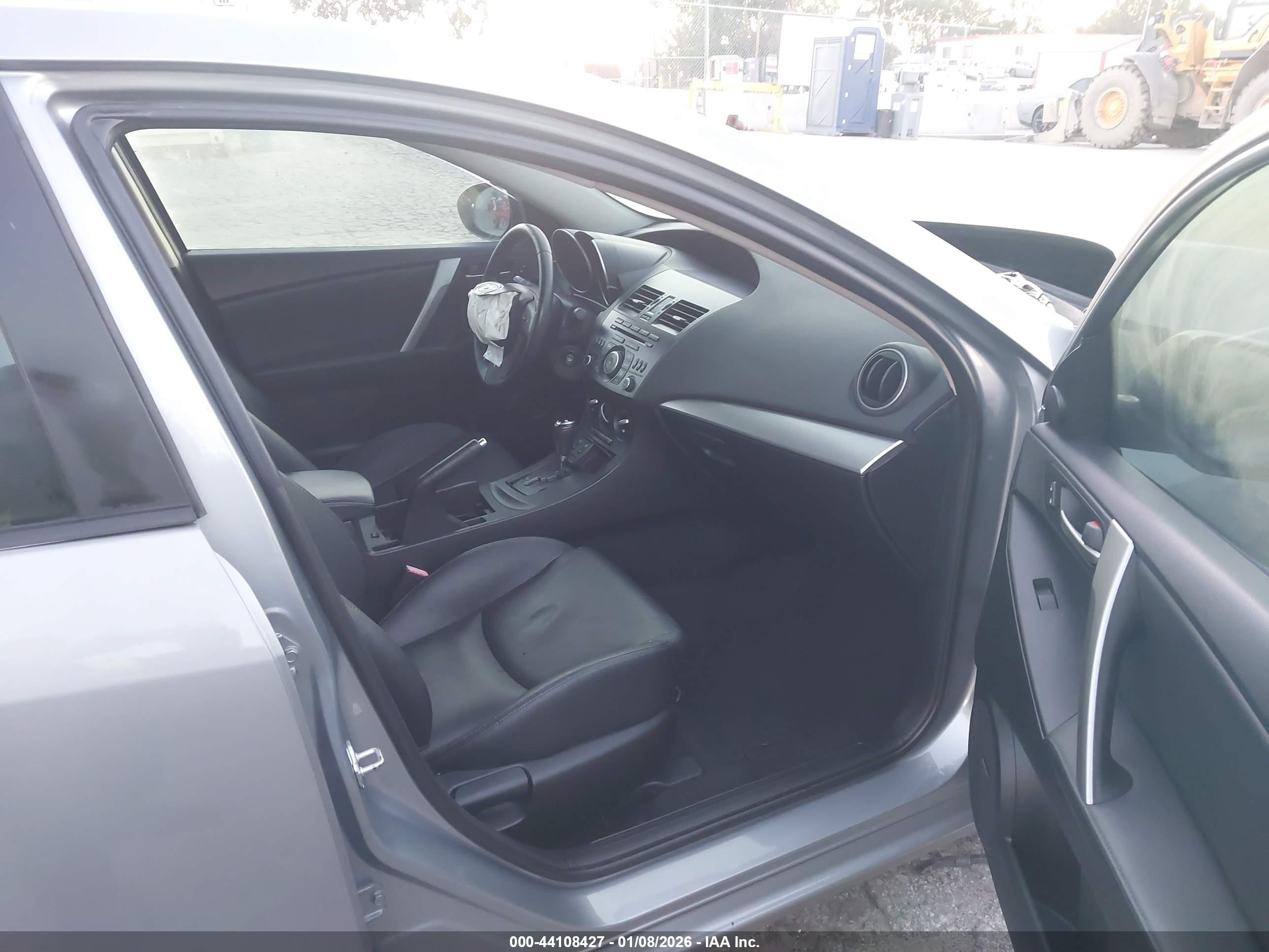 MAZDA MAZDA3 image 5