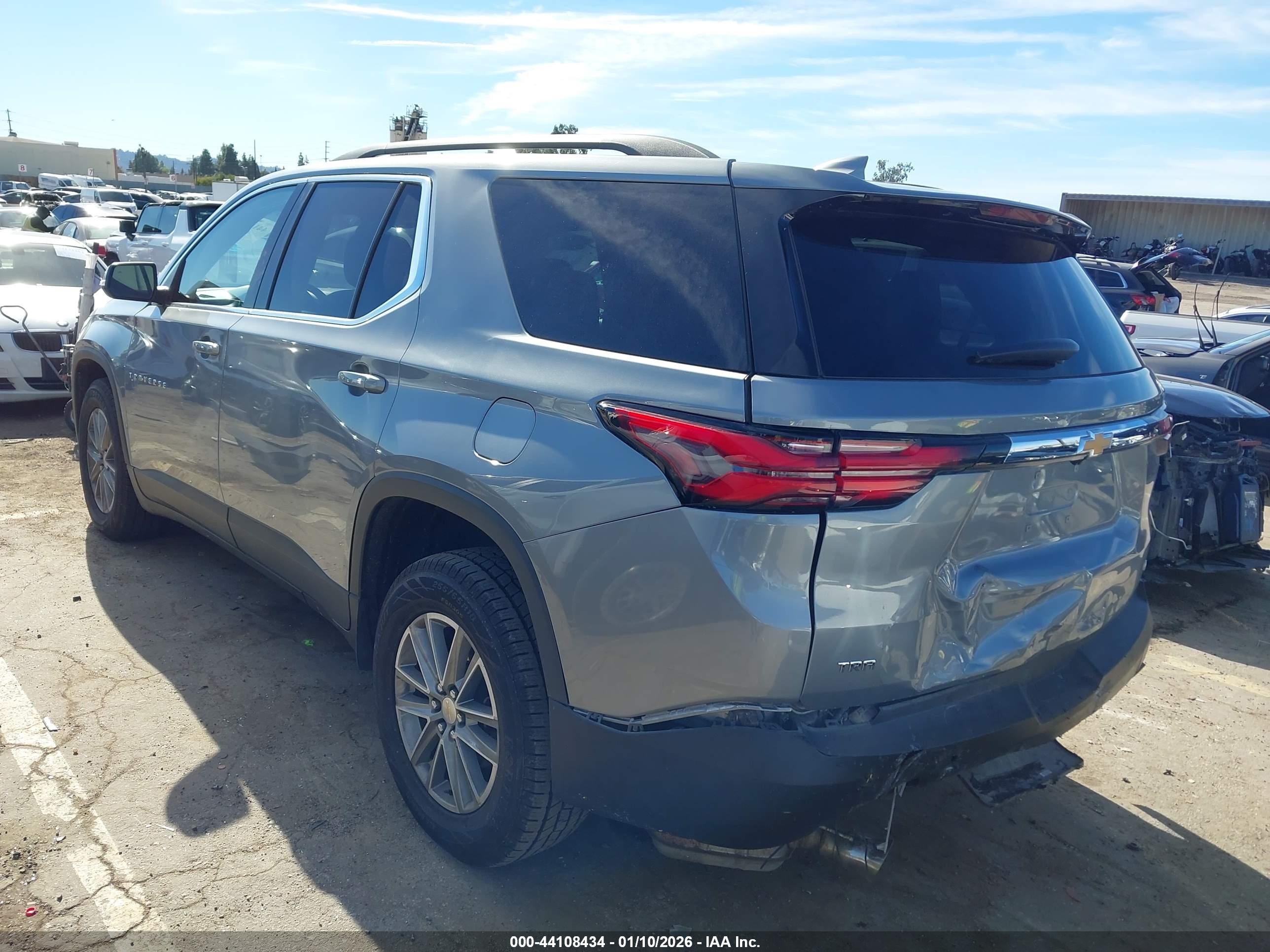 CHEVROLET TRAVERSE image 3