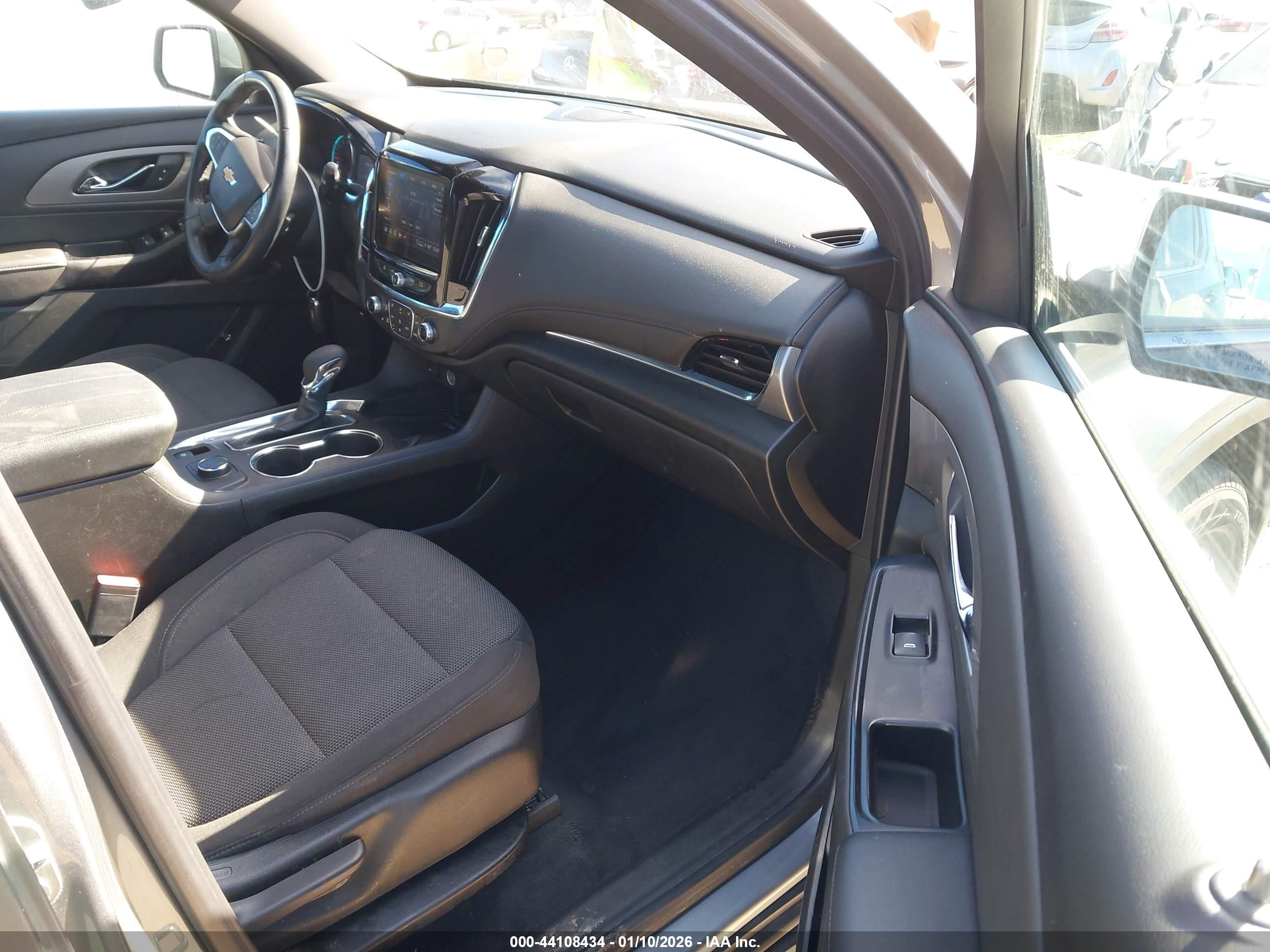 CHEVROLET TRAVERSE image 5