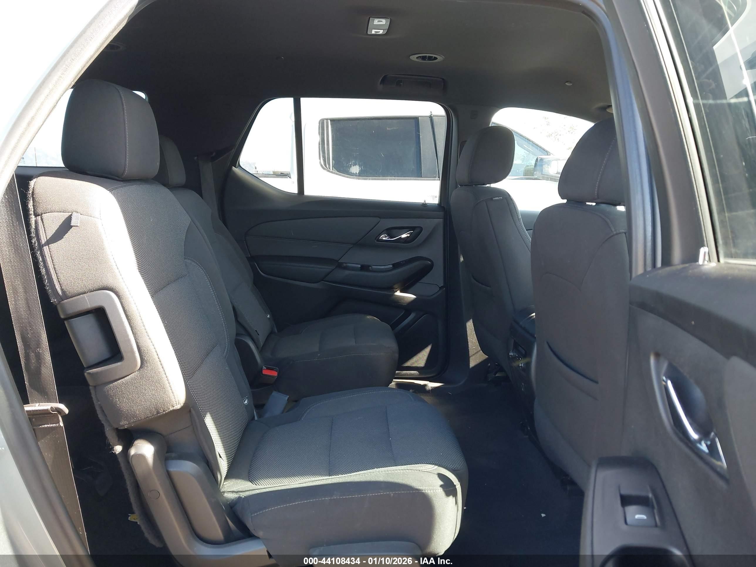 CHEVROLET TRAVERSE image 8