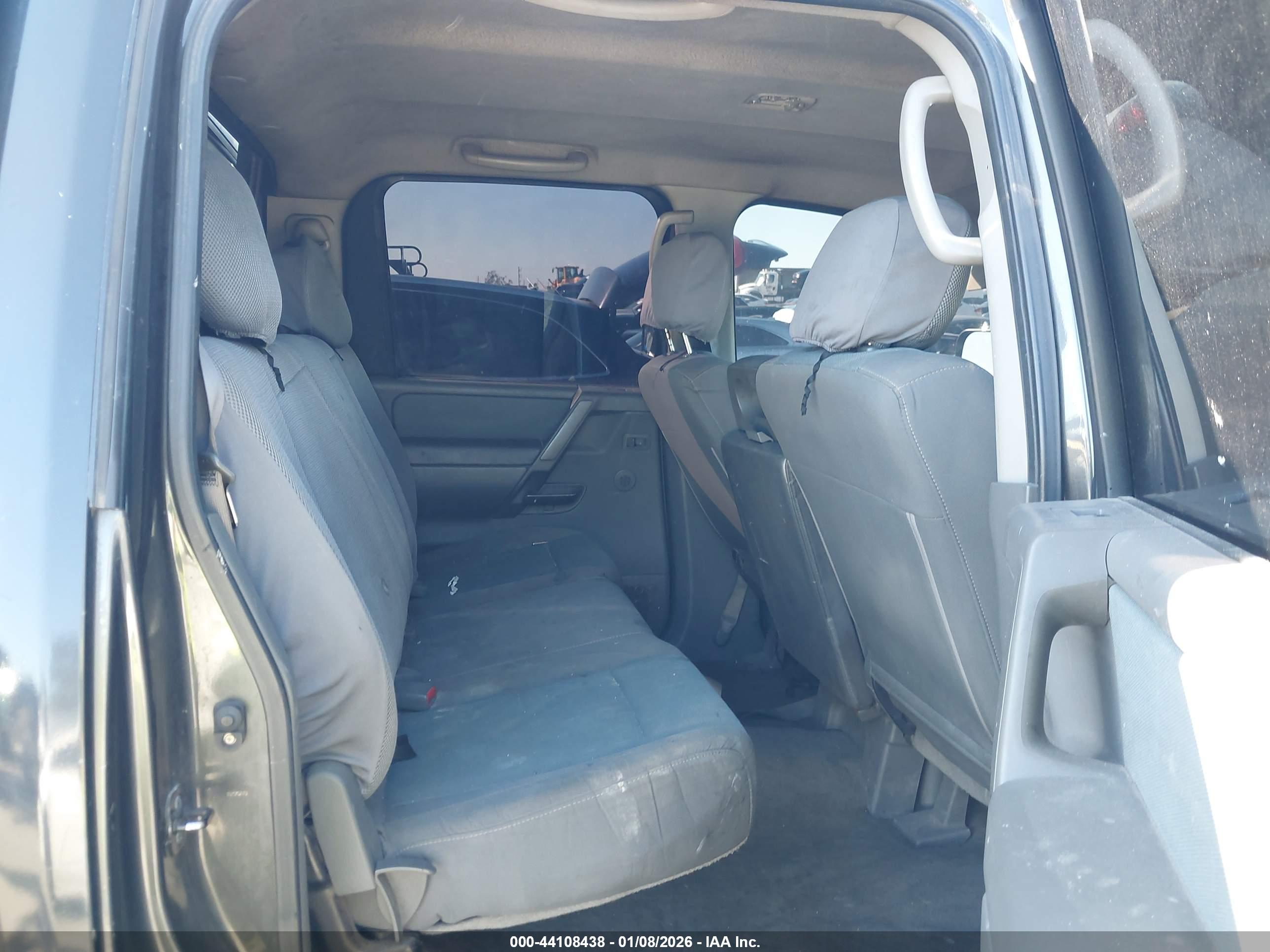 NISSAN TITAN image 8