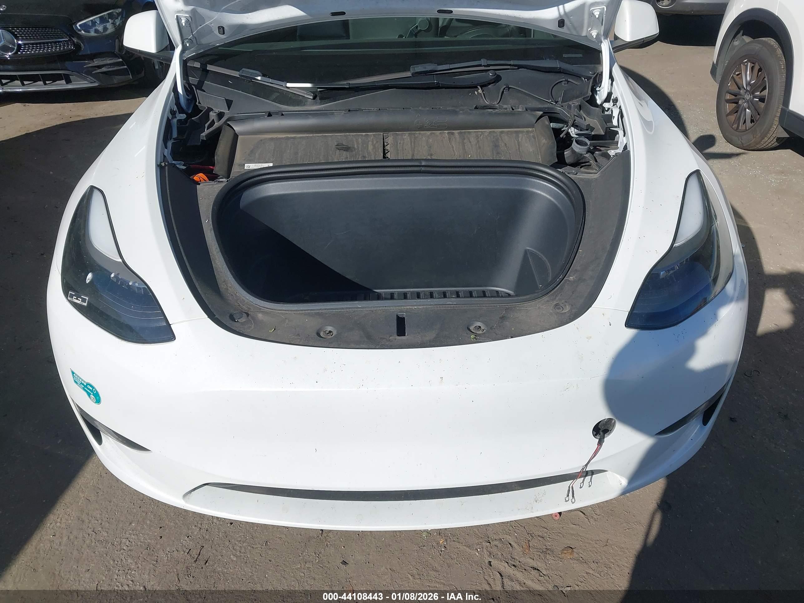 TESLA MODEL image 10