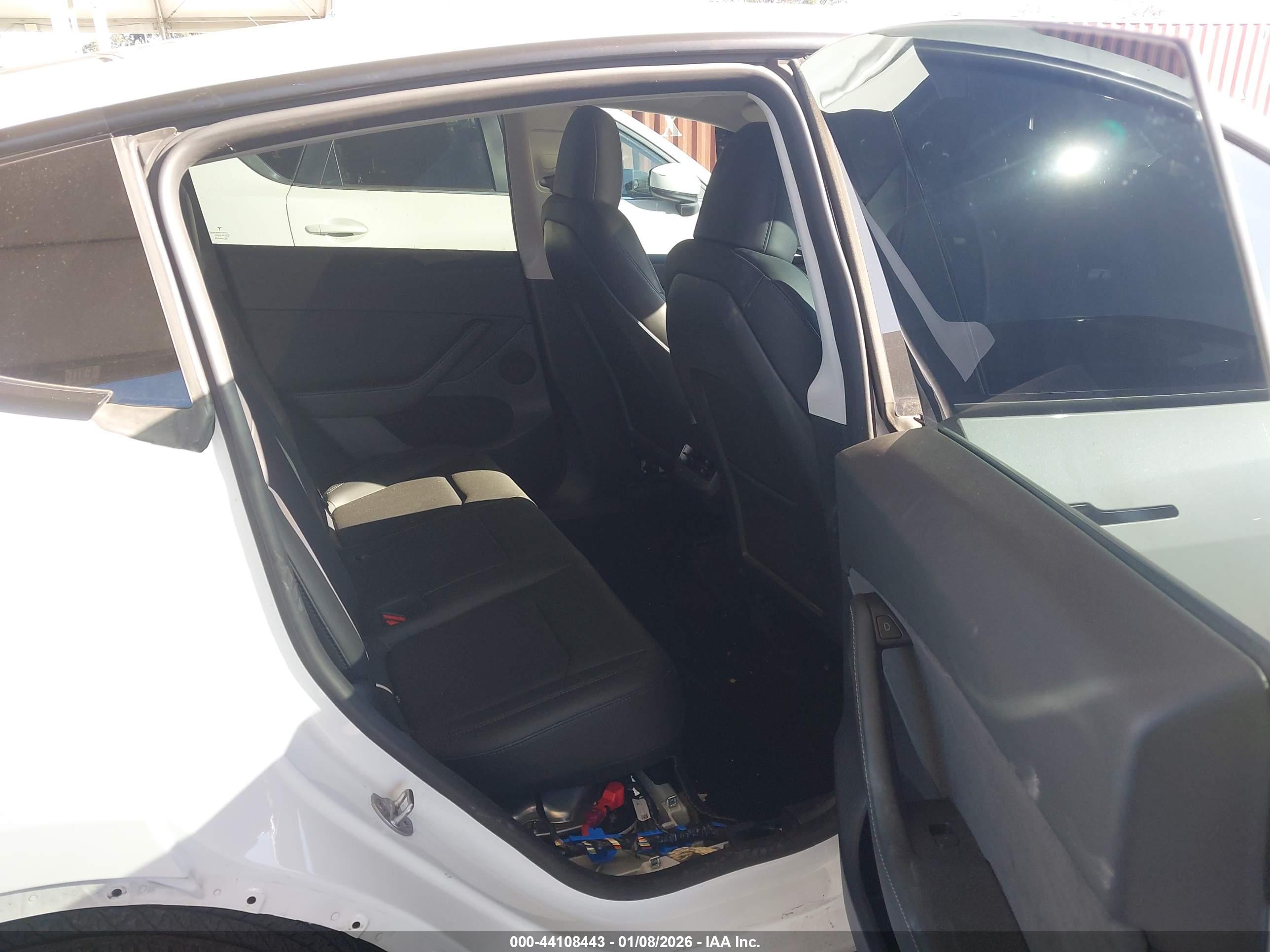 TESLA MODEL image 8
