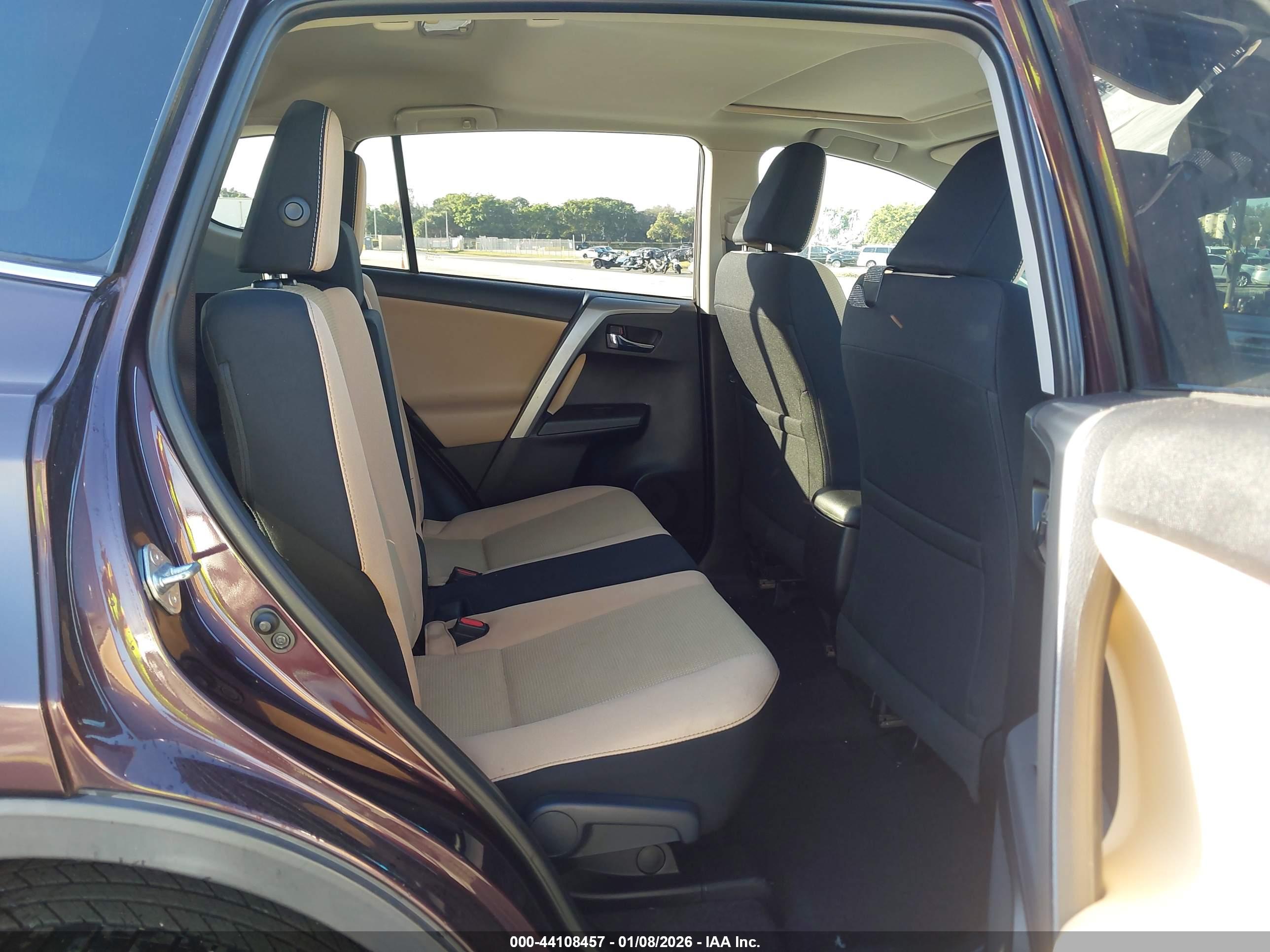 TOYOTA RAV4 image 8