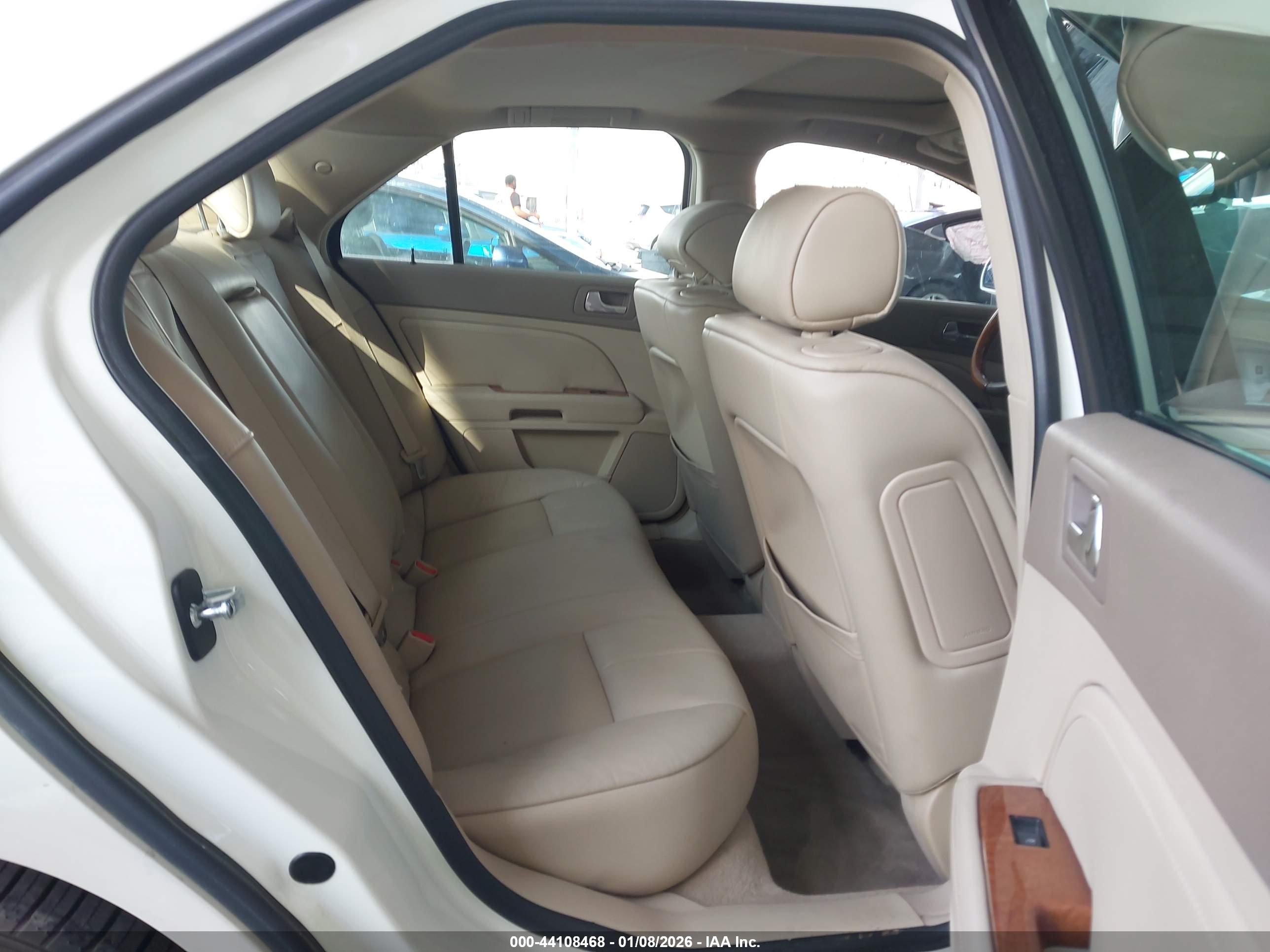 CADILLAC STS image 8