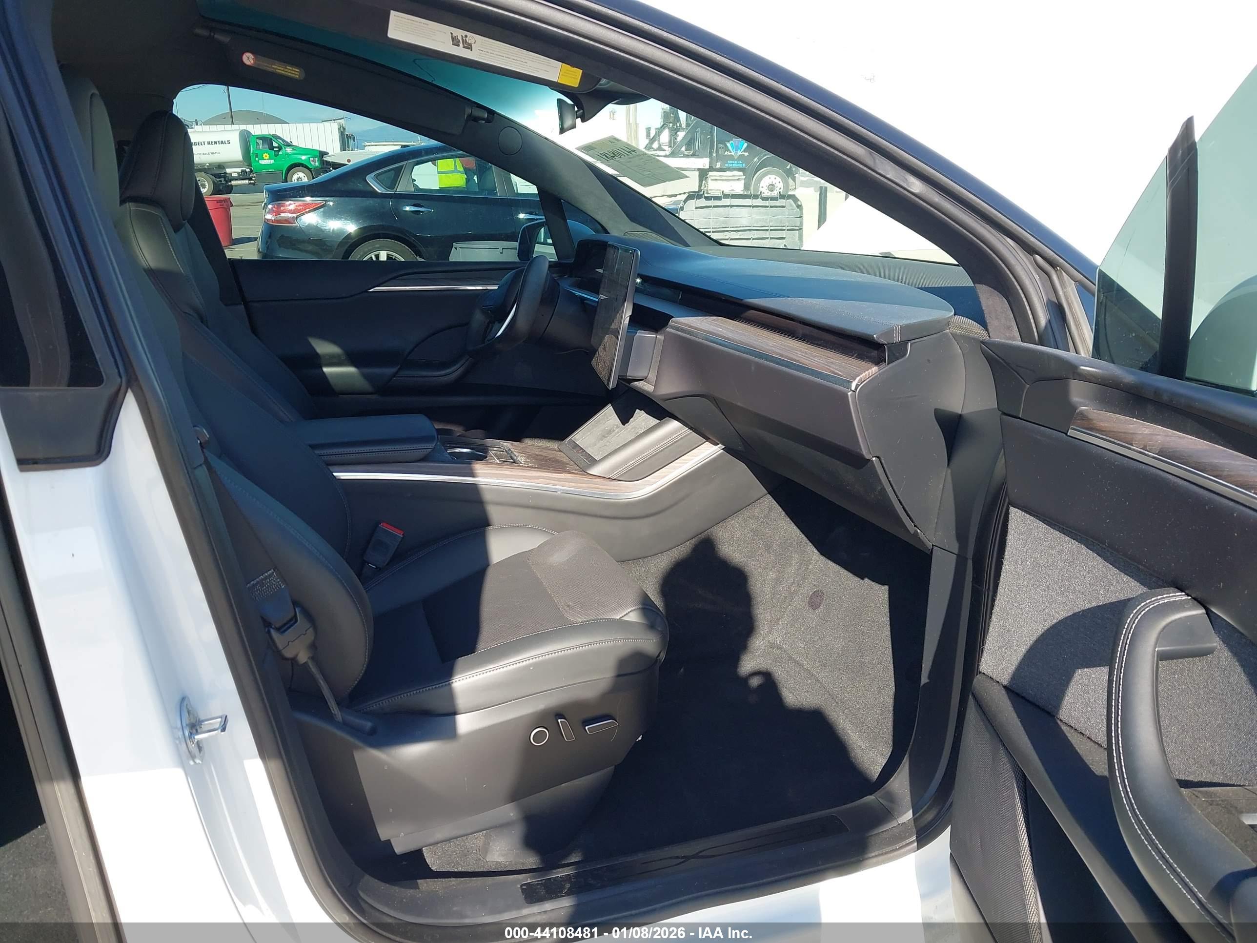 TESLA MODEL image 5