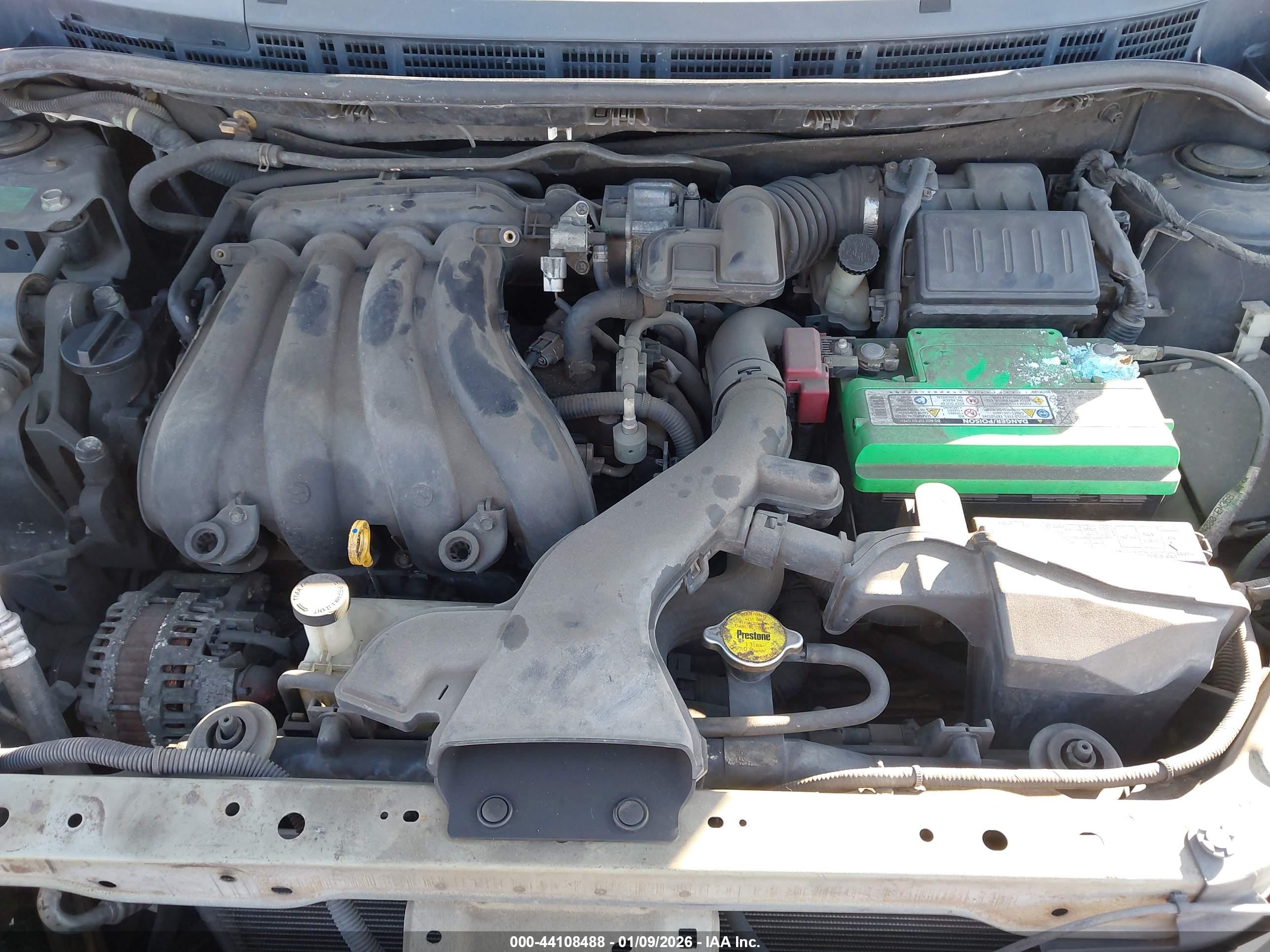 NISSAN VERSA image 10