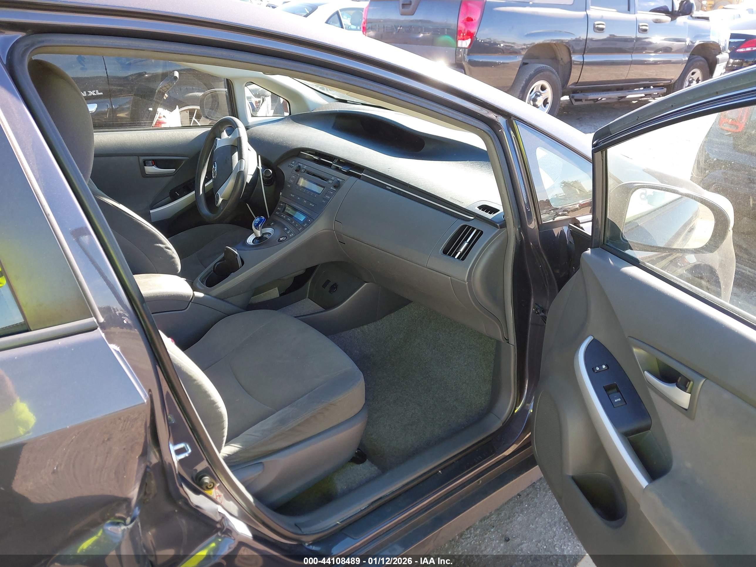 TOYOTA PRIUS image 5