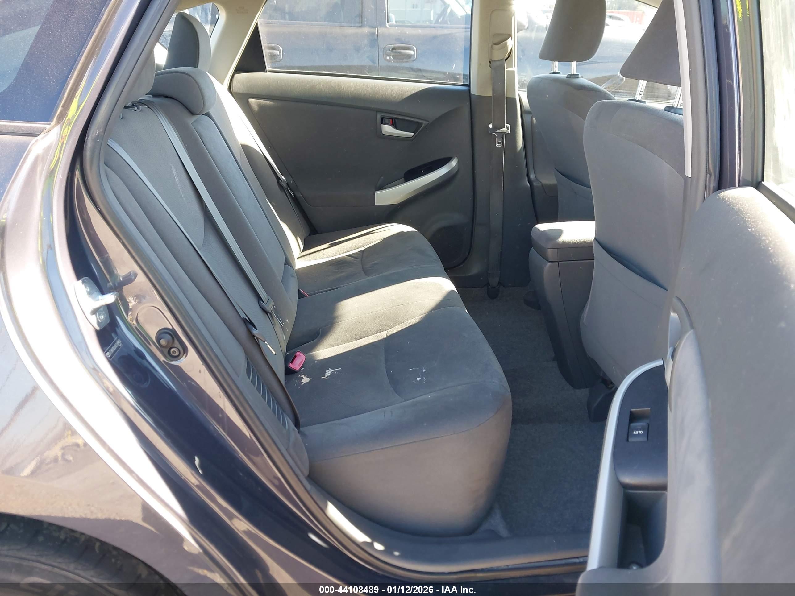 TOYOTA PRIUS image 8