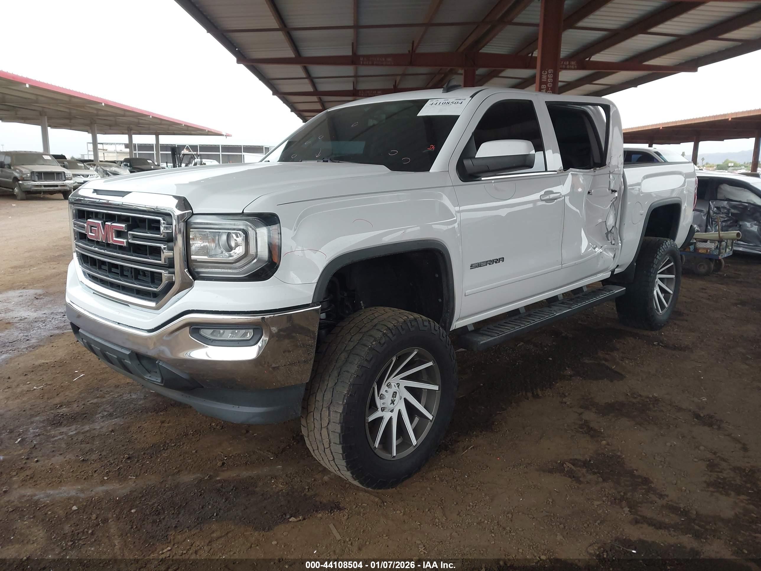 GMC SIERRA image 2