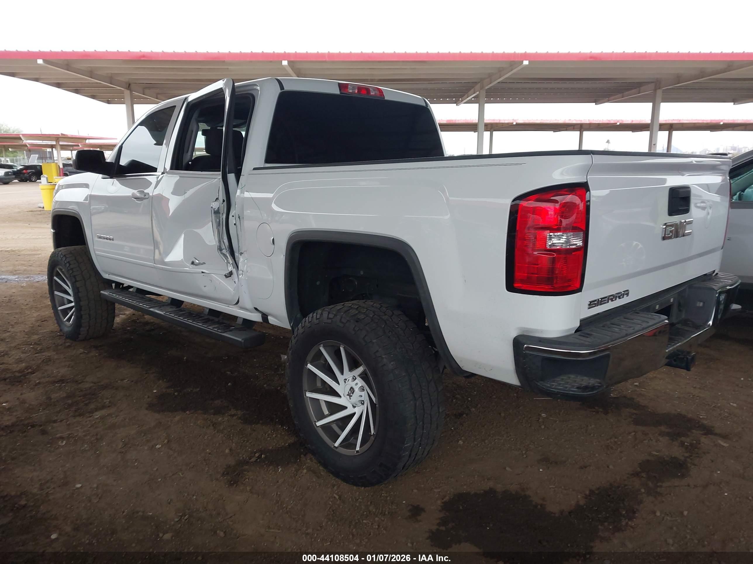 GMC SIERRA image 3
