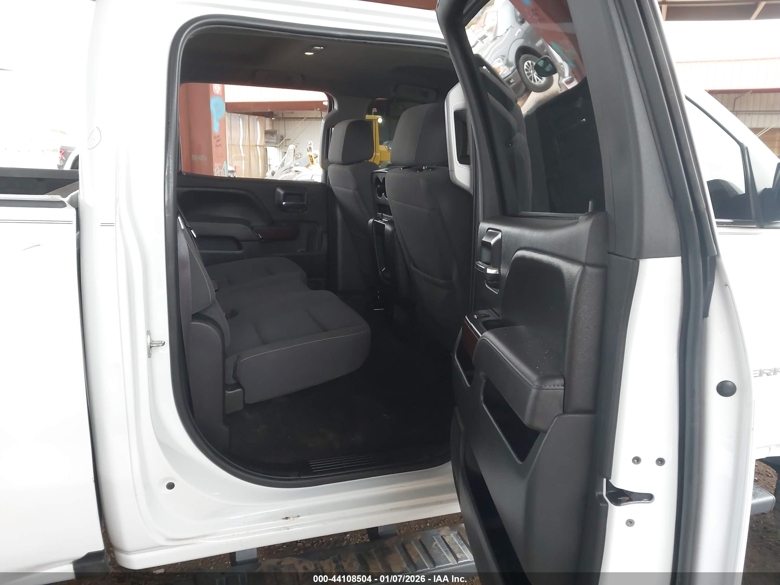 GMC SIERRA image 8