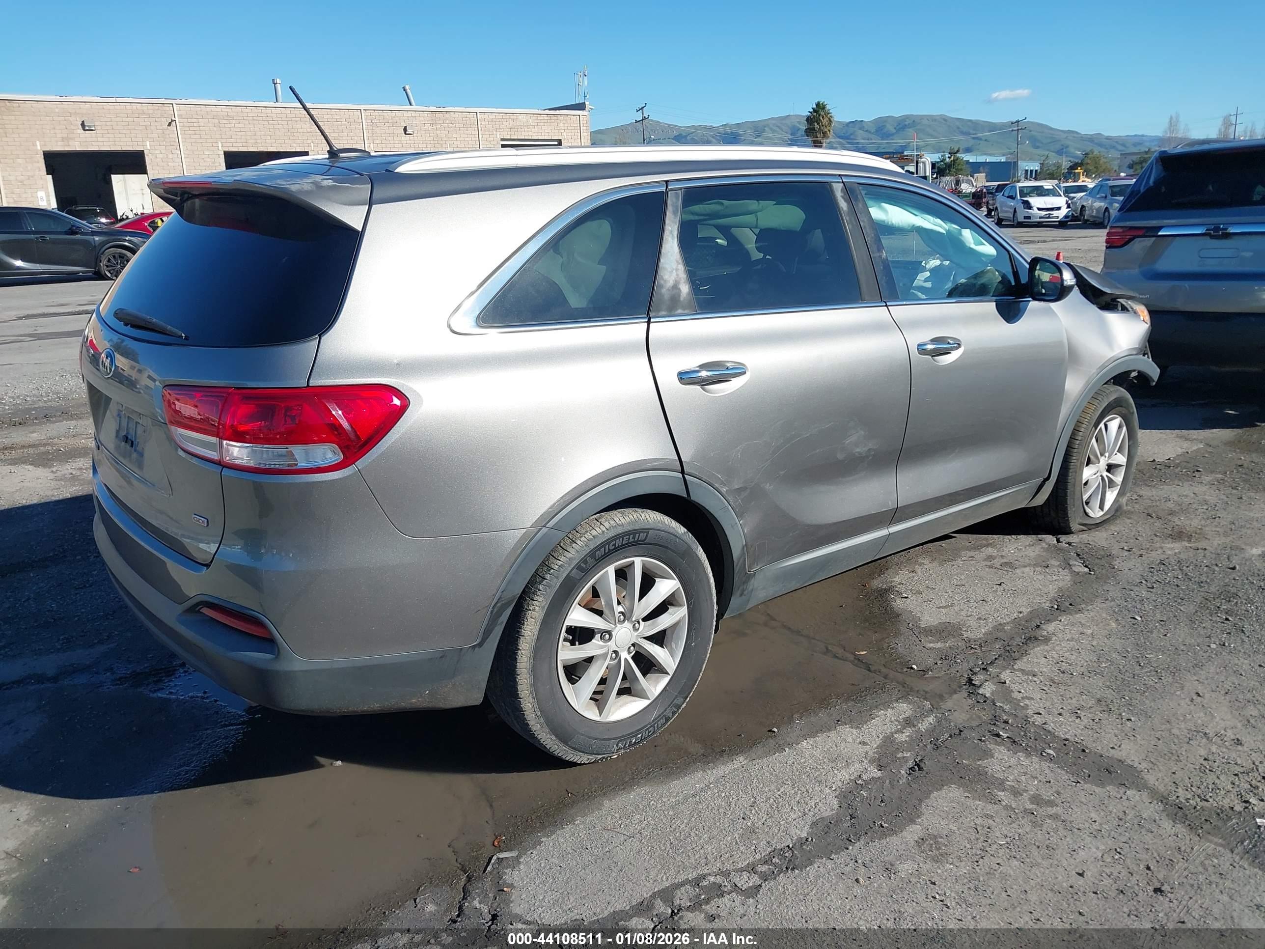 KIA SORENTO image 4