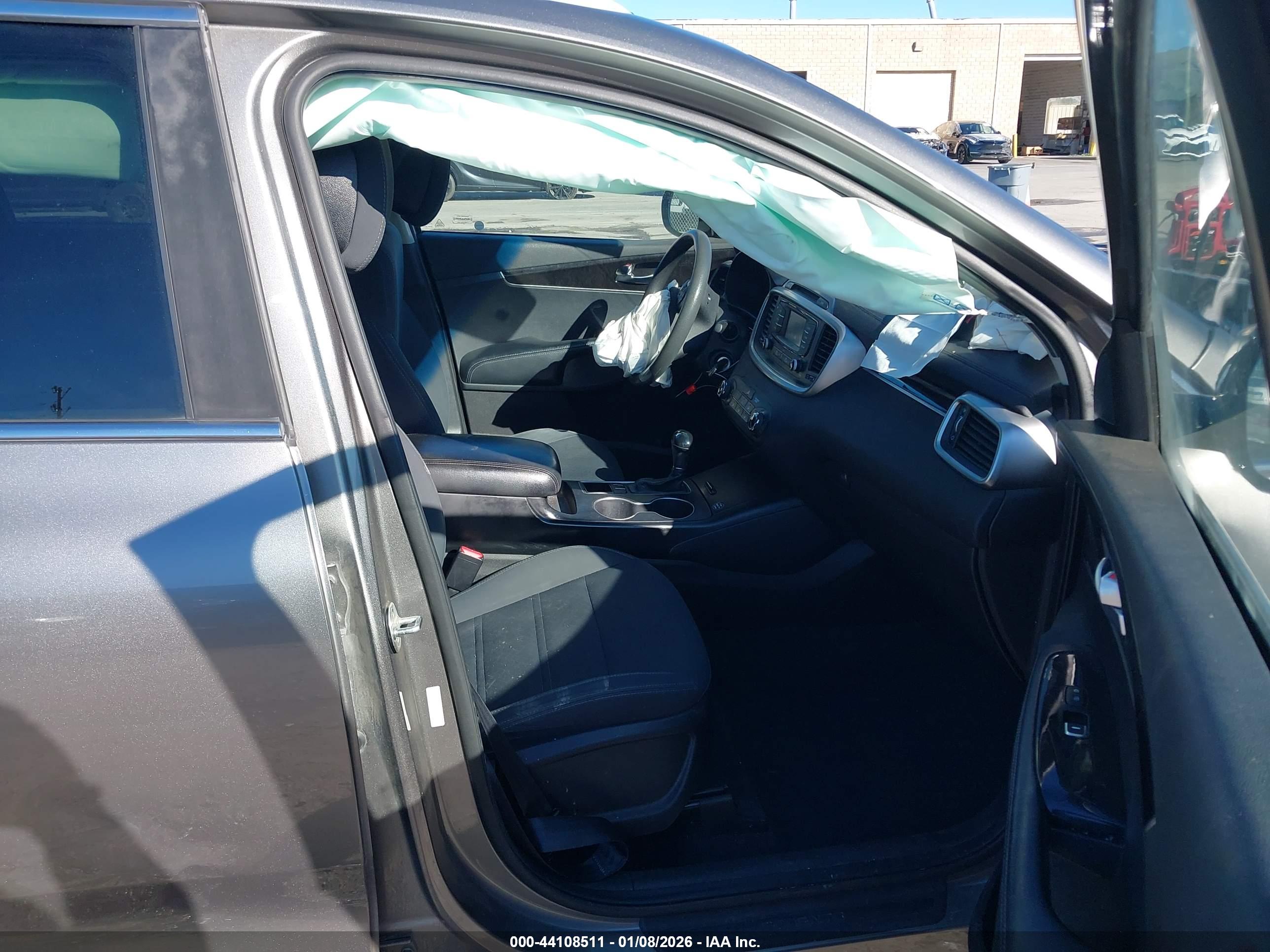 KIA SORENTO image 5
