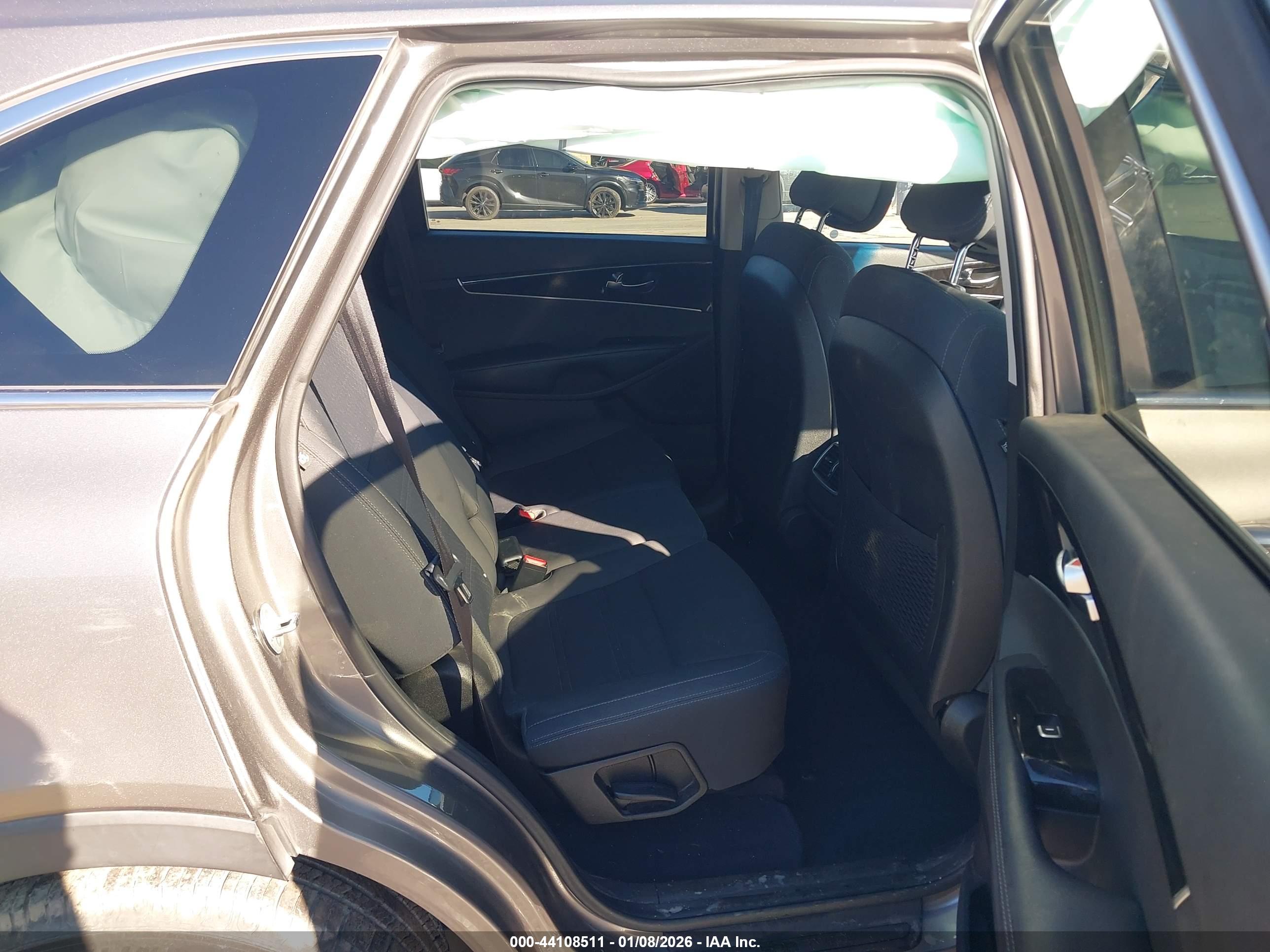KIA SORENTO image 8
