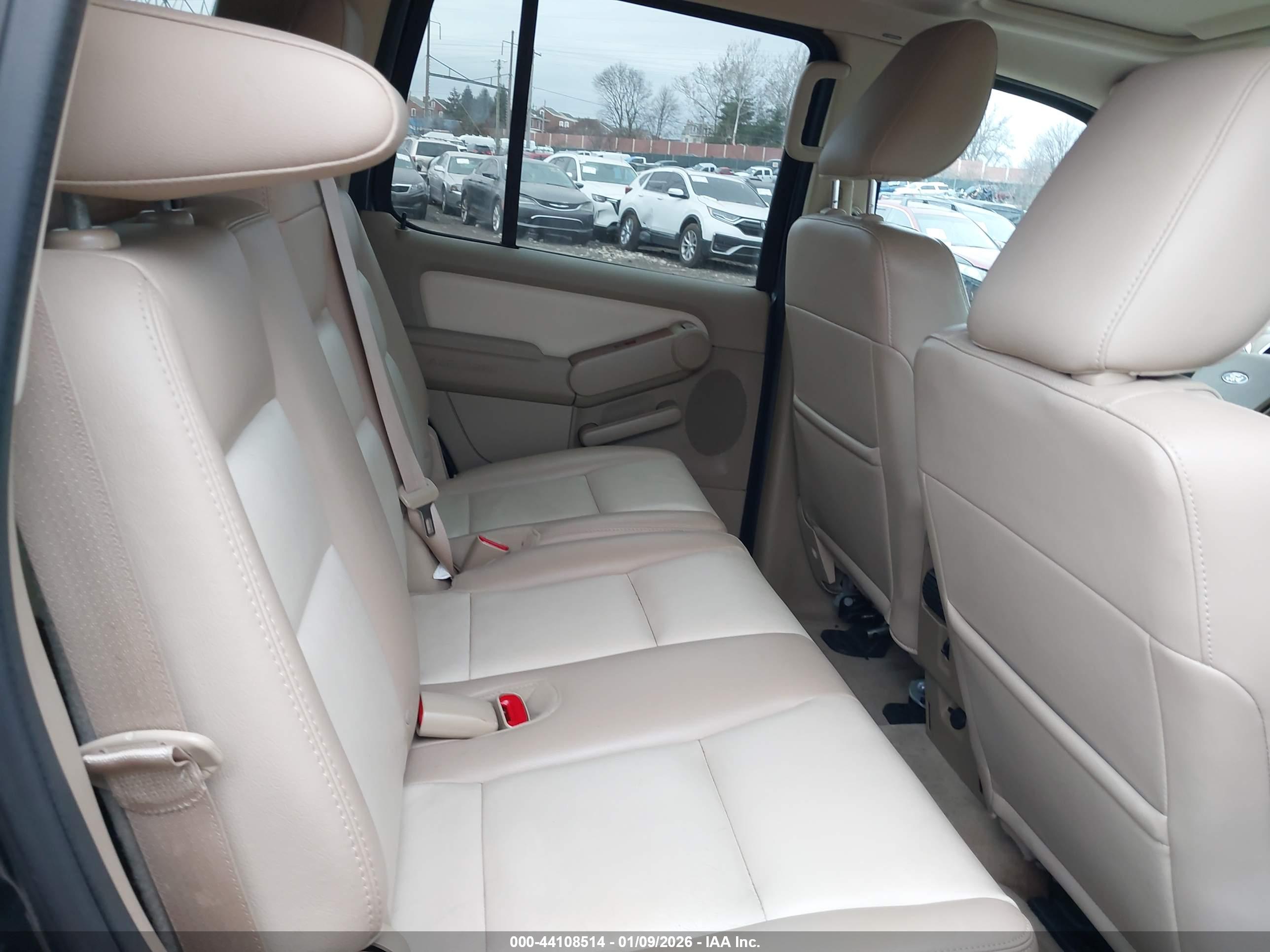 FORD EXPLORER image 8