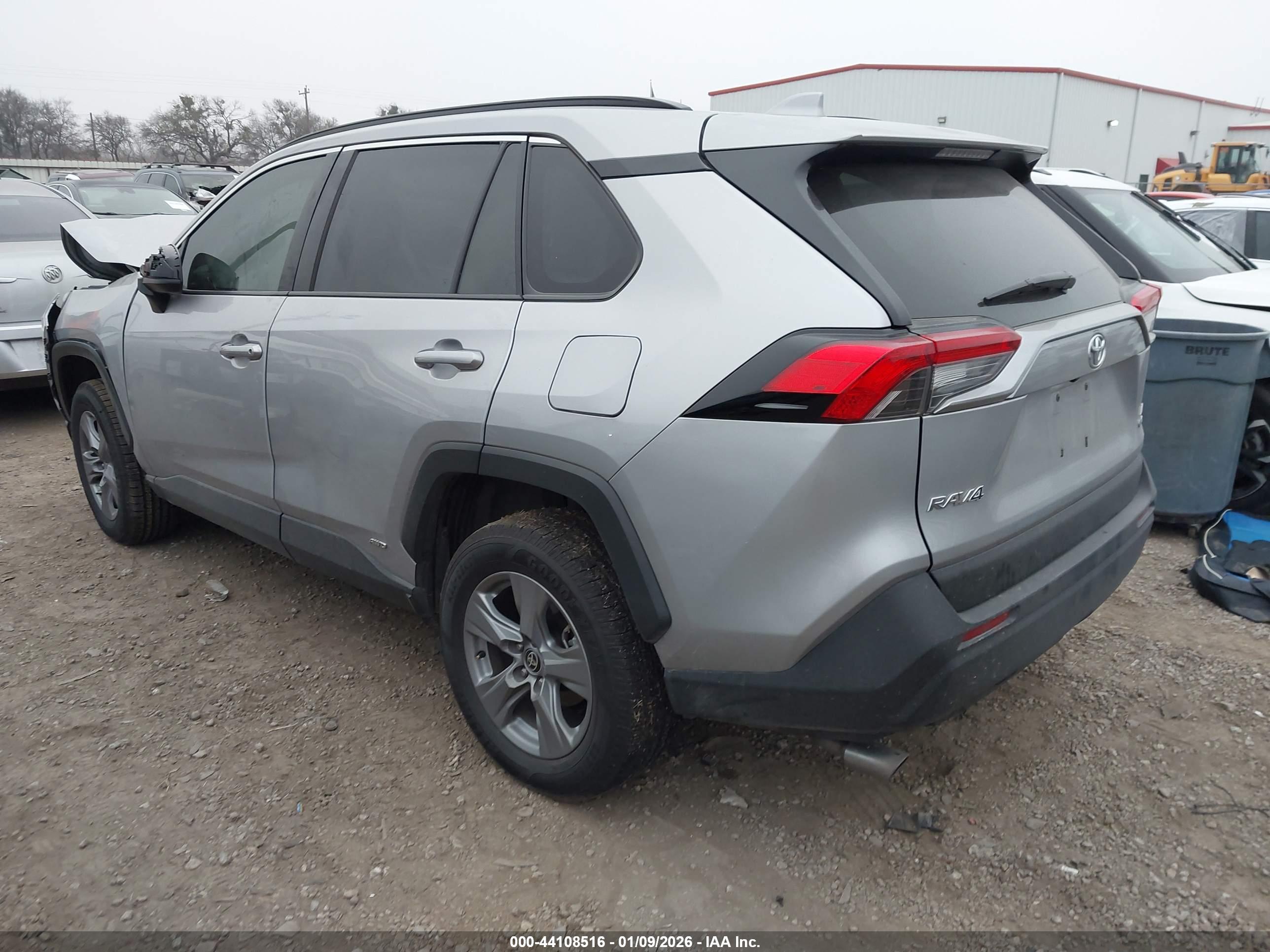 TOYOTA RAV4 image 3