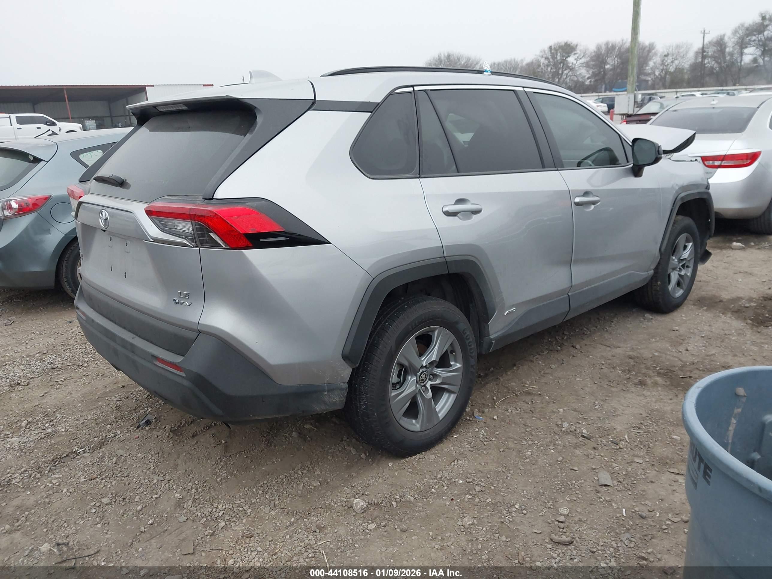 TOYOTA RAV4 image 4