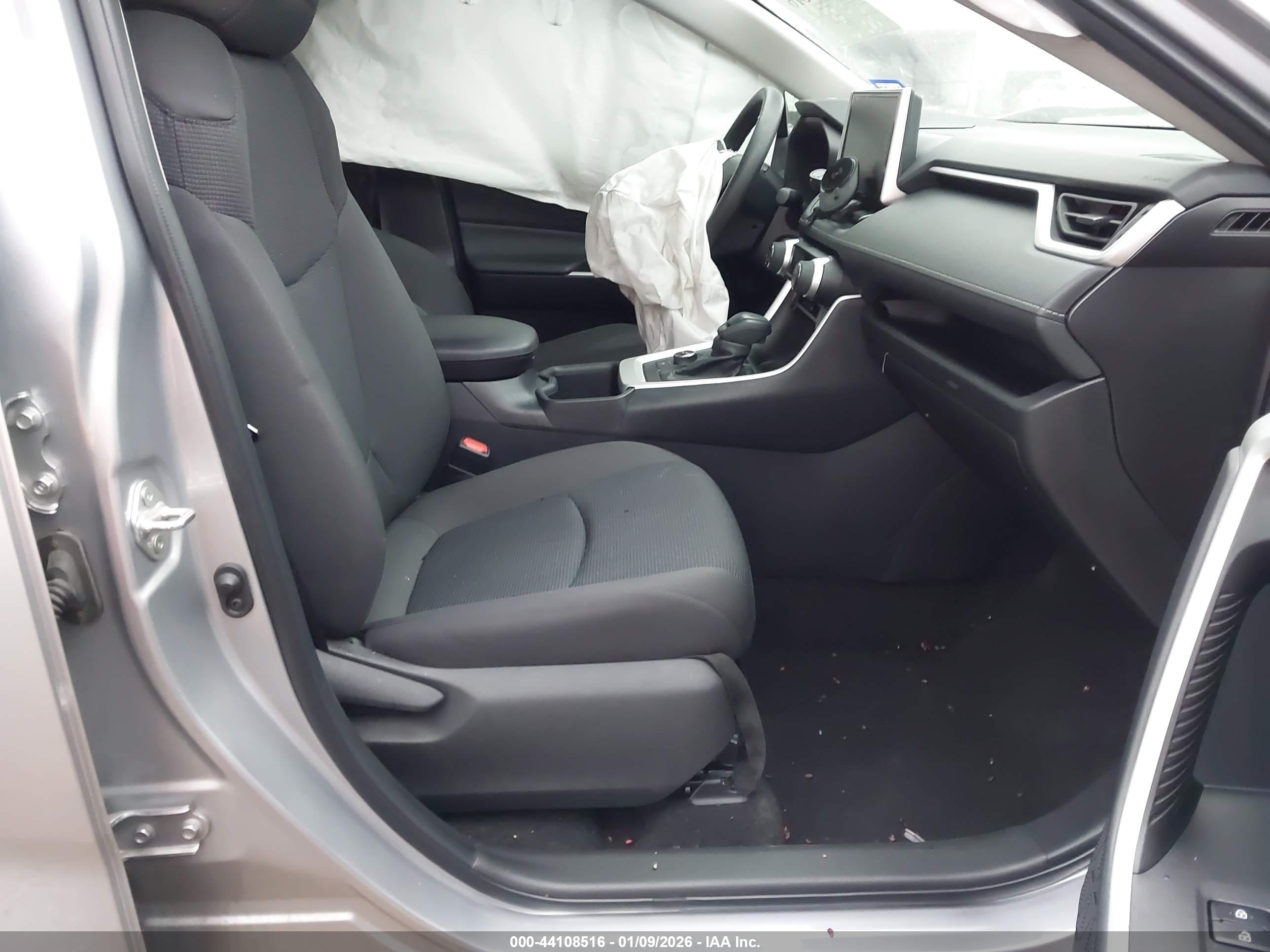 TOYOTA RAV4 image 5