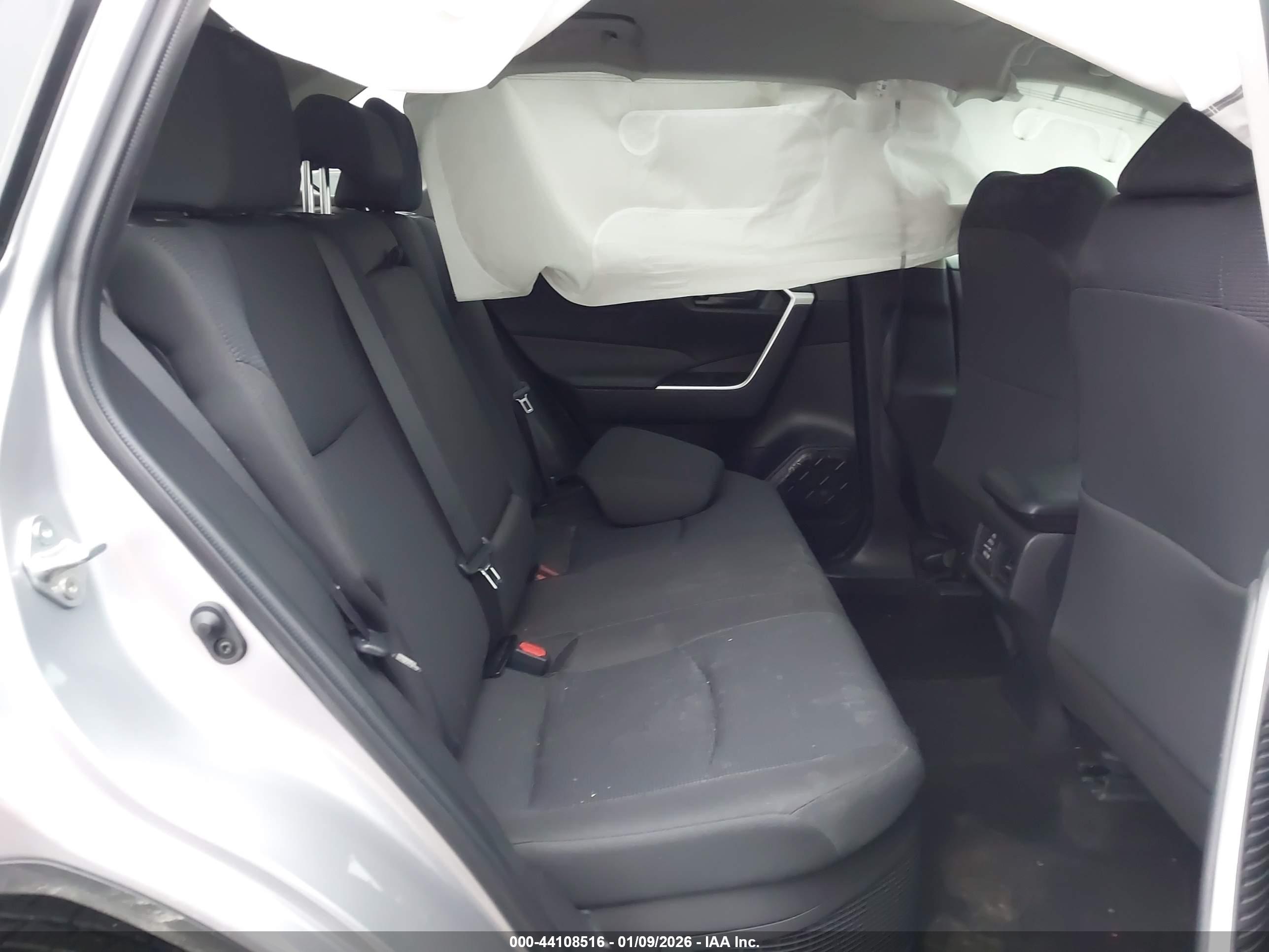 TOYOTA RAV4 image 8
