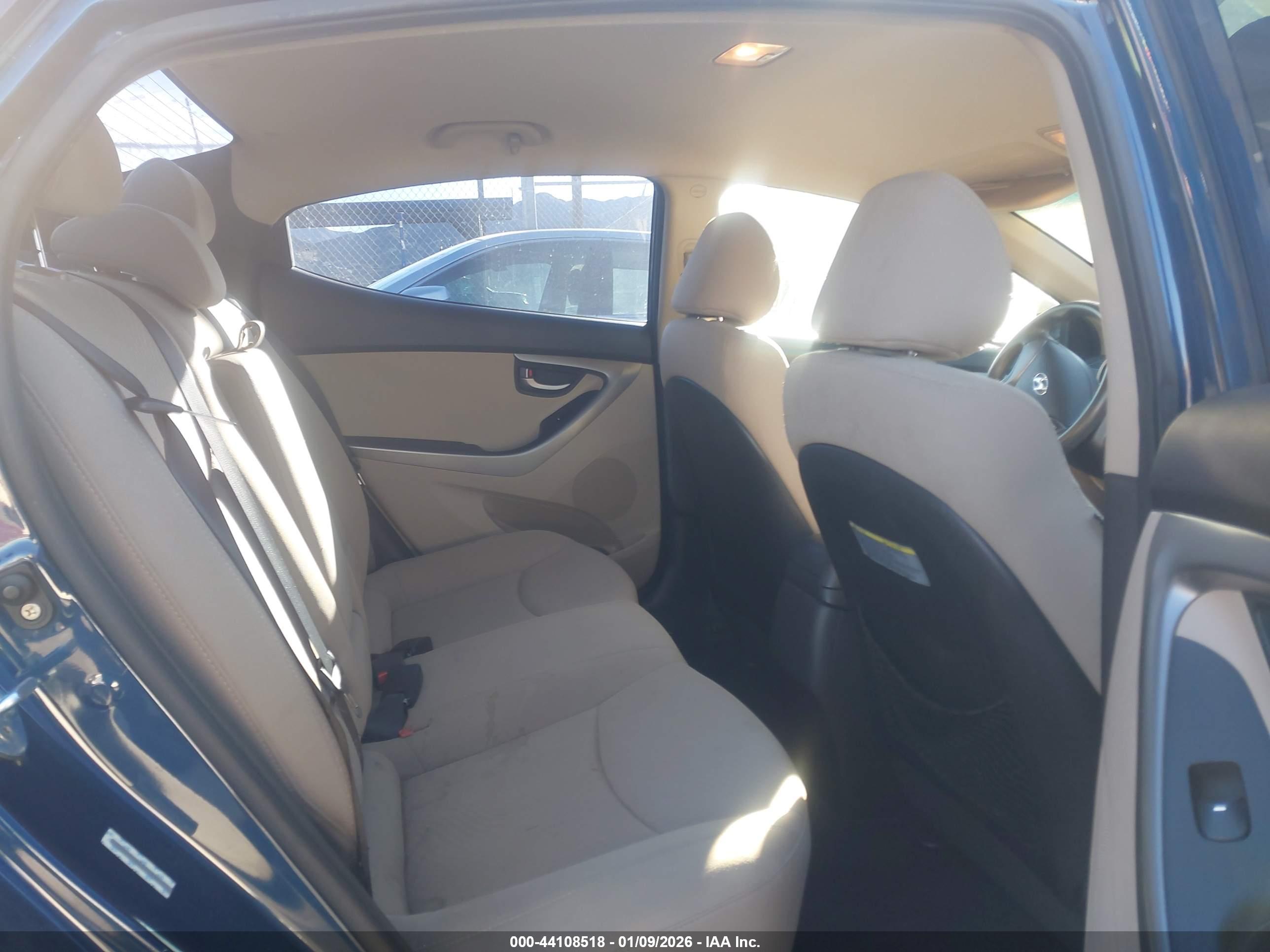 HYUNDAI ELANTRA image 8