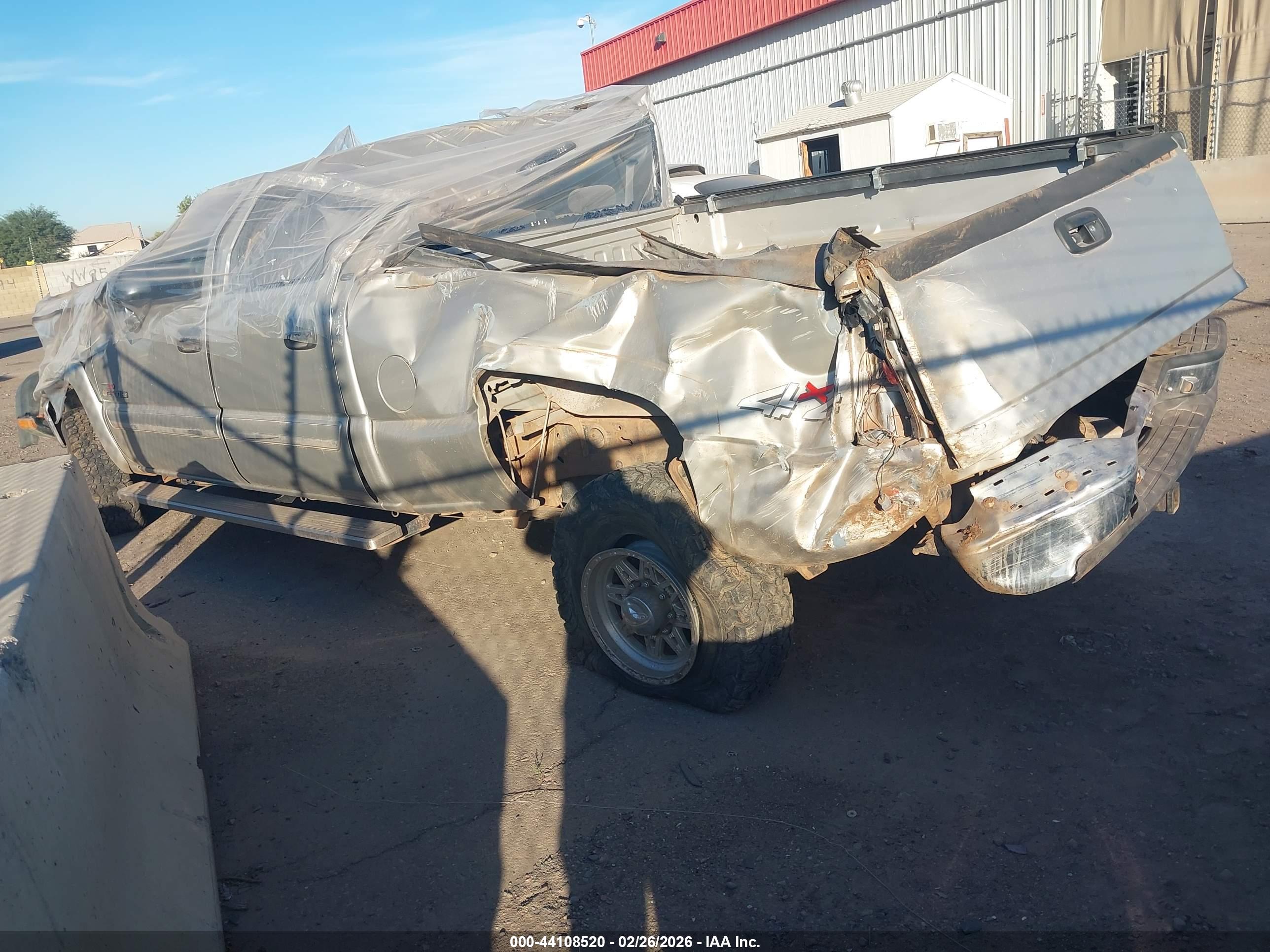 CHEVROLET SILVERADO image 3