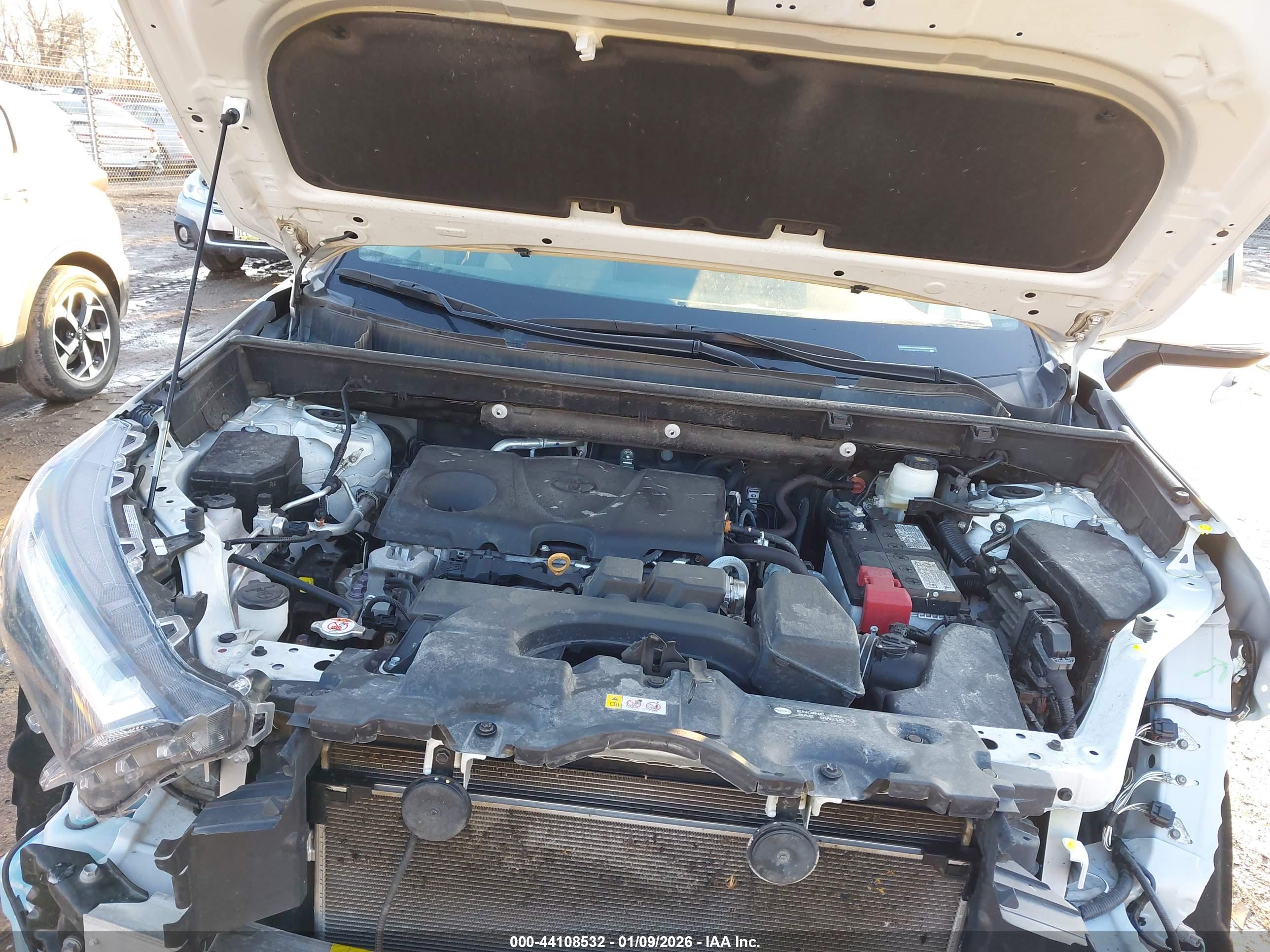 TOYOTA RAV4 image 10