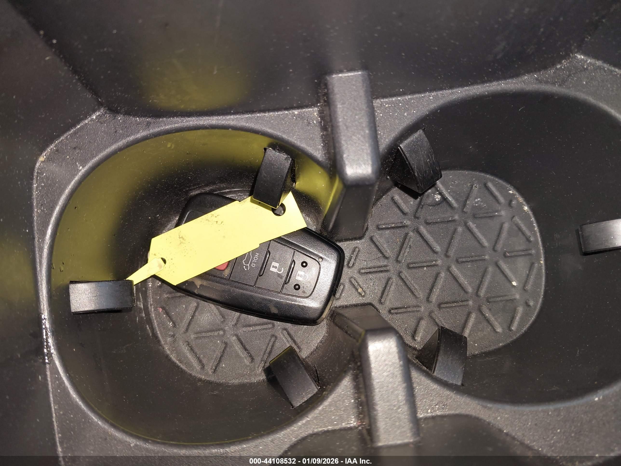 TOYOTA RAV4 image 11