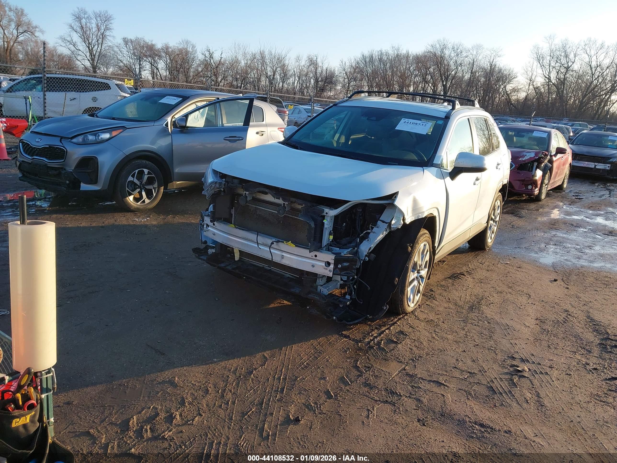 TOYOTA RAV4 image 2