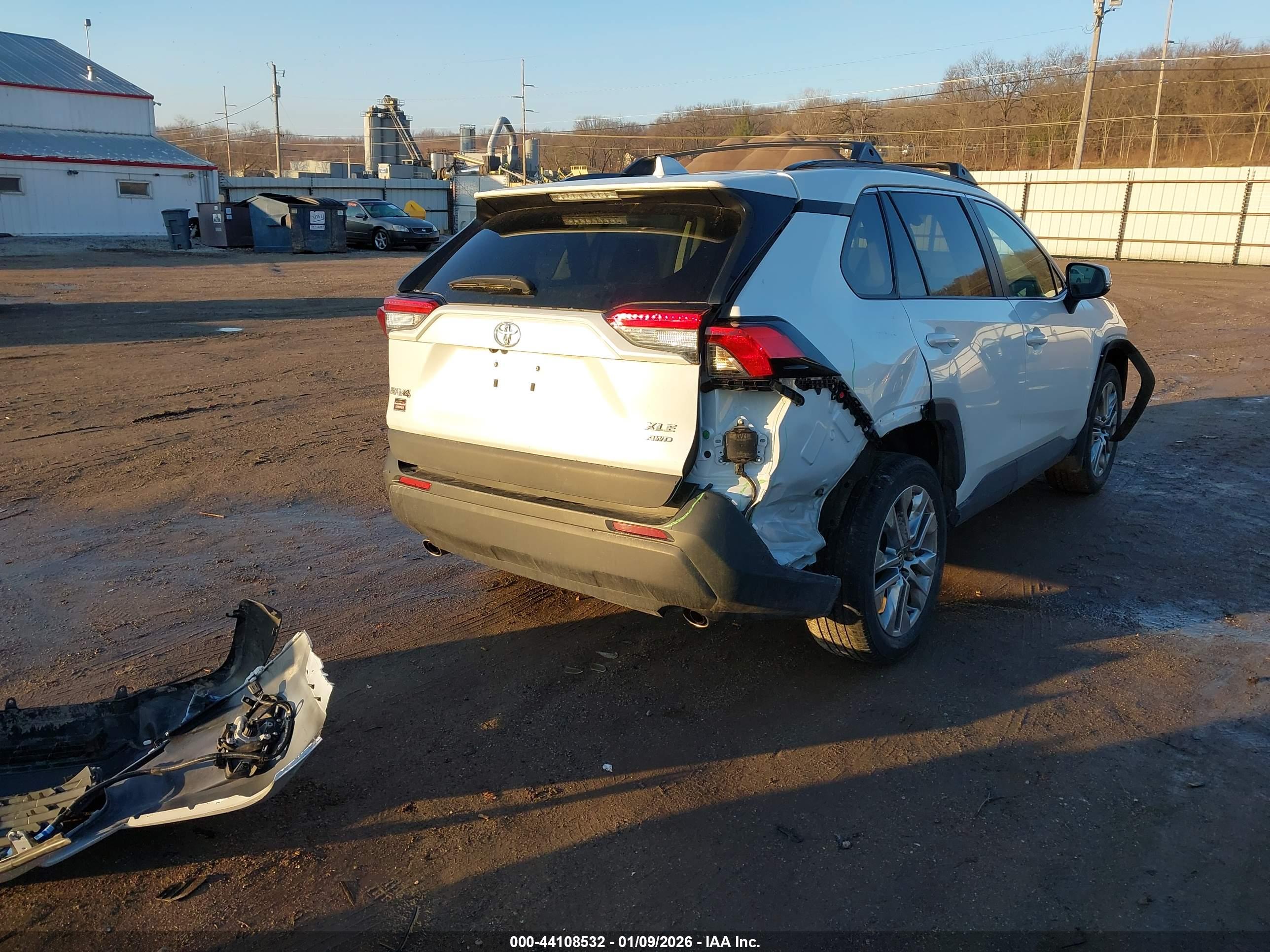 TOYOTA RAV4 image 4