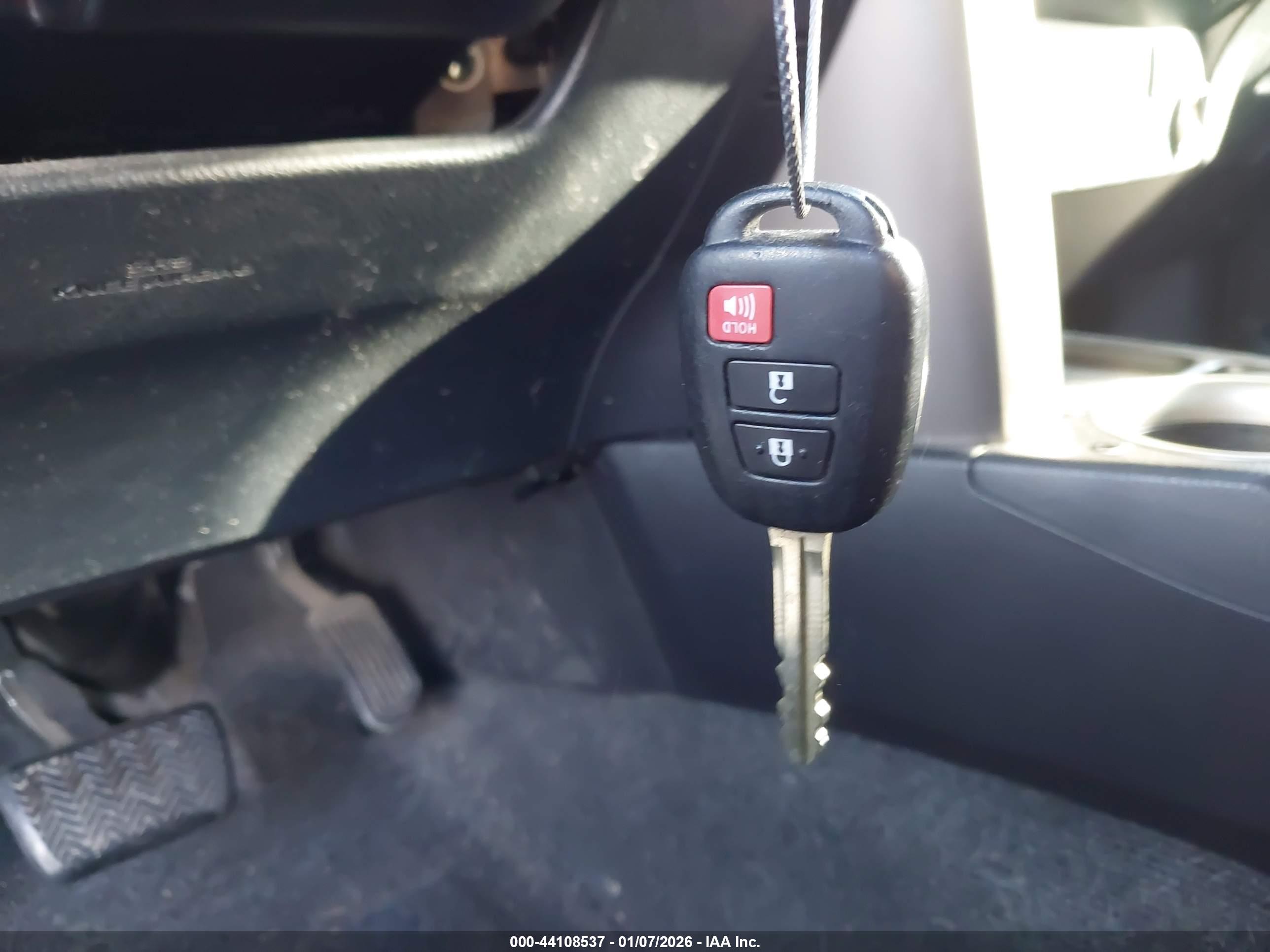 TOYOTA RAV4 image 11