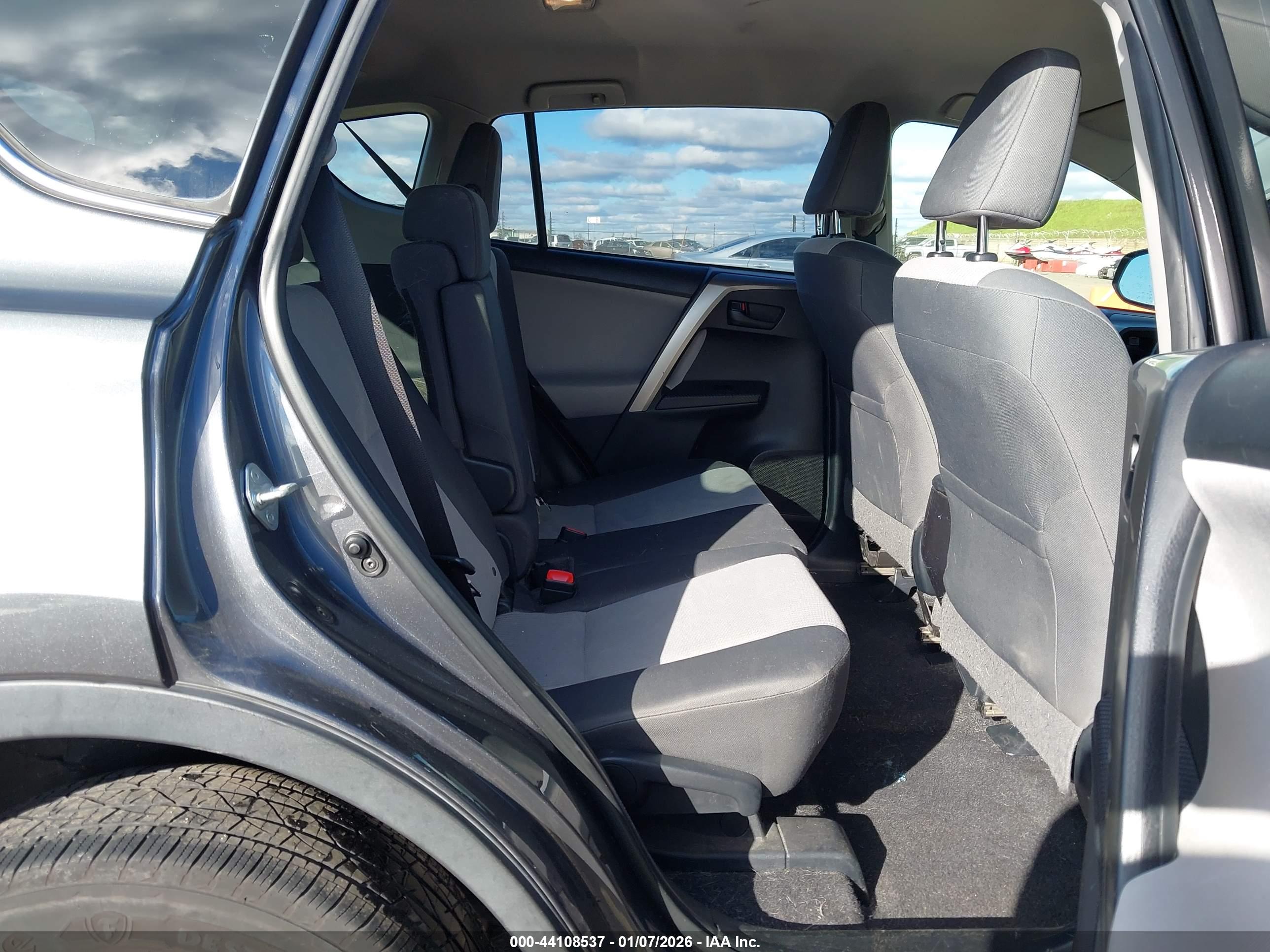 TOYOTA RAV4 image 8