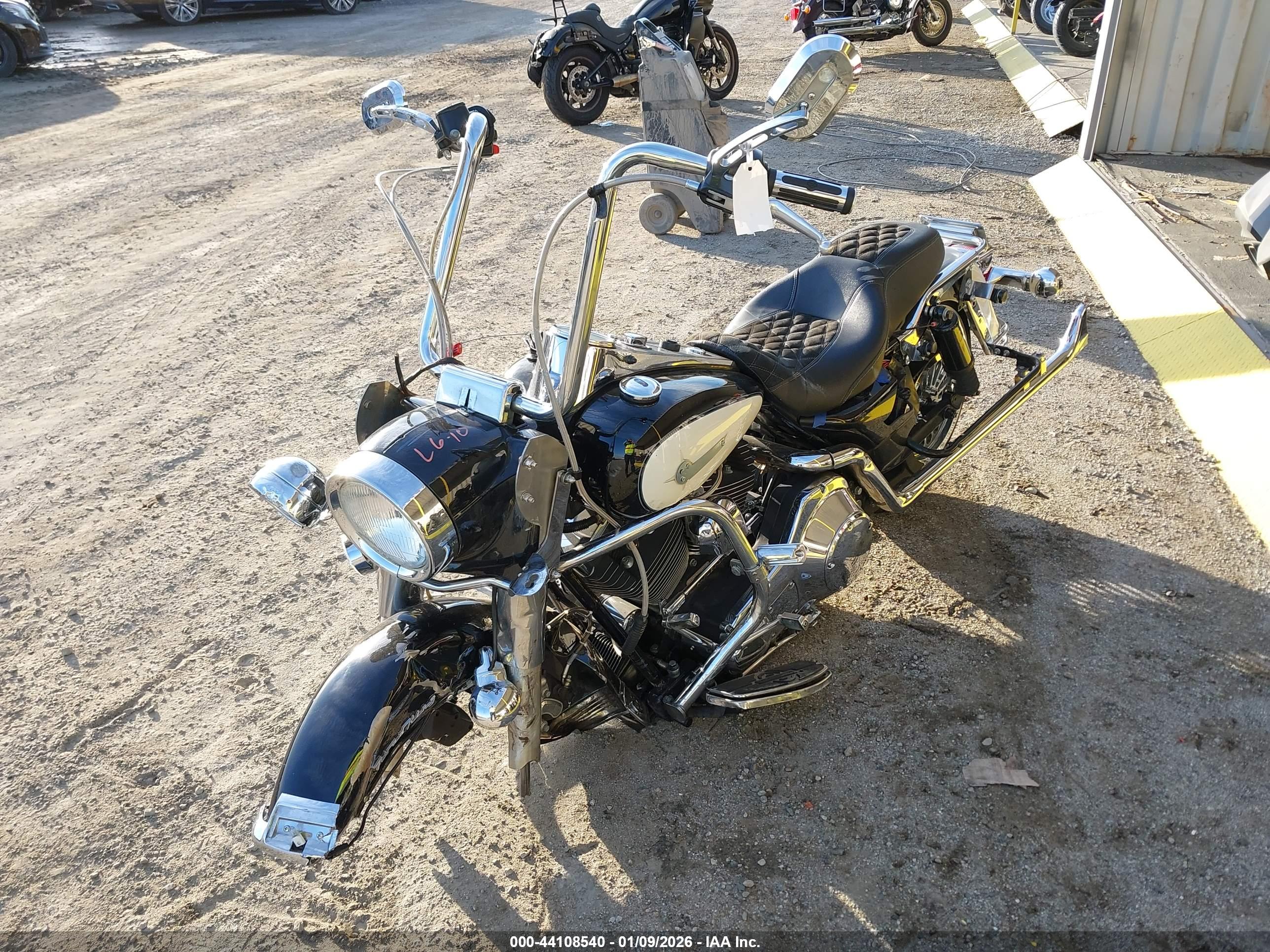 HARLEY-DAVIDSON FLHPEI image 2
