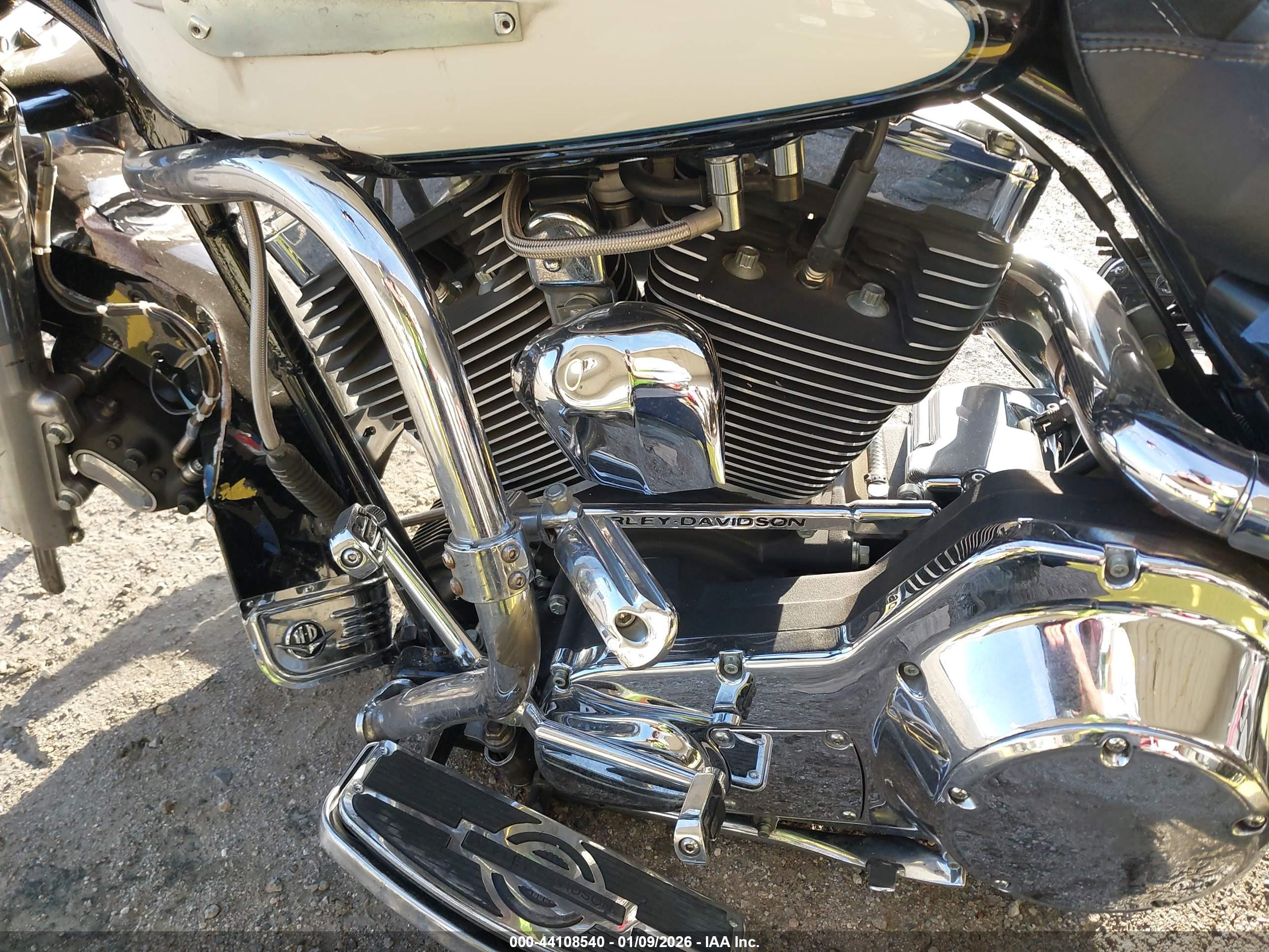 HARLEY-DAVIDSON FLHPEI image 9