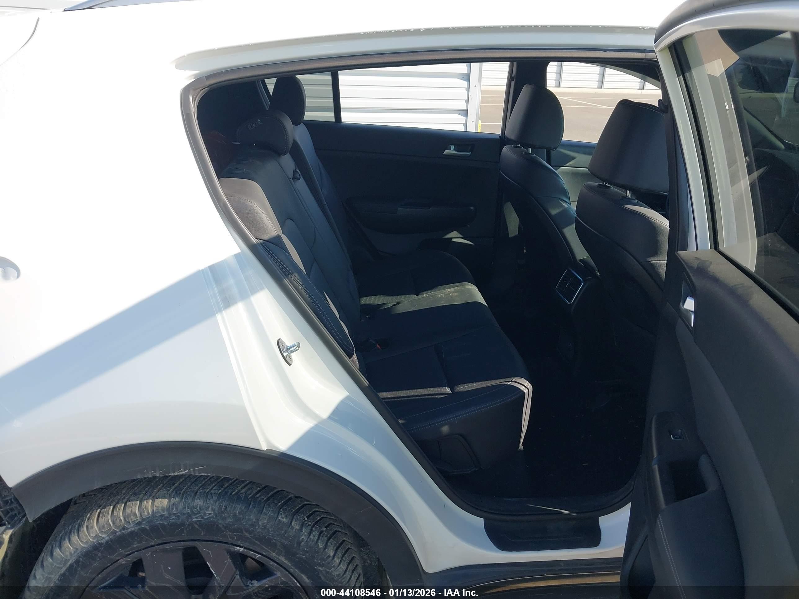 KIA SPORTAGE image 8