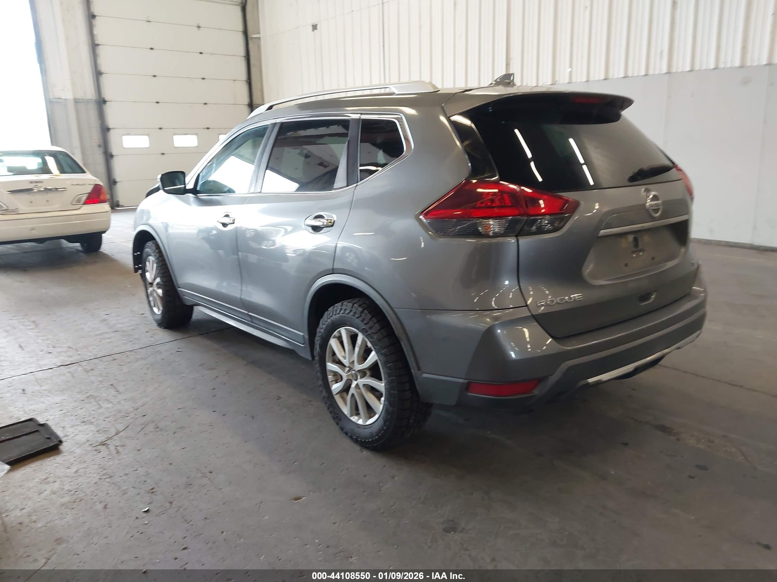 NISSAN ROGUE image 3