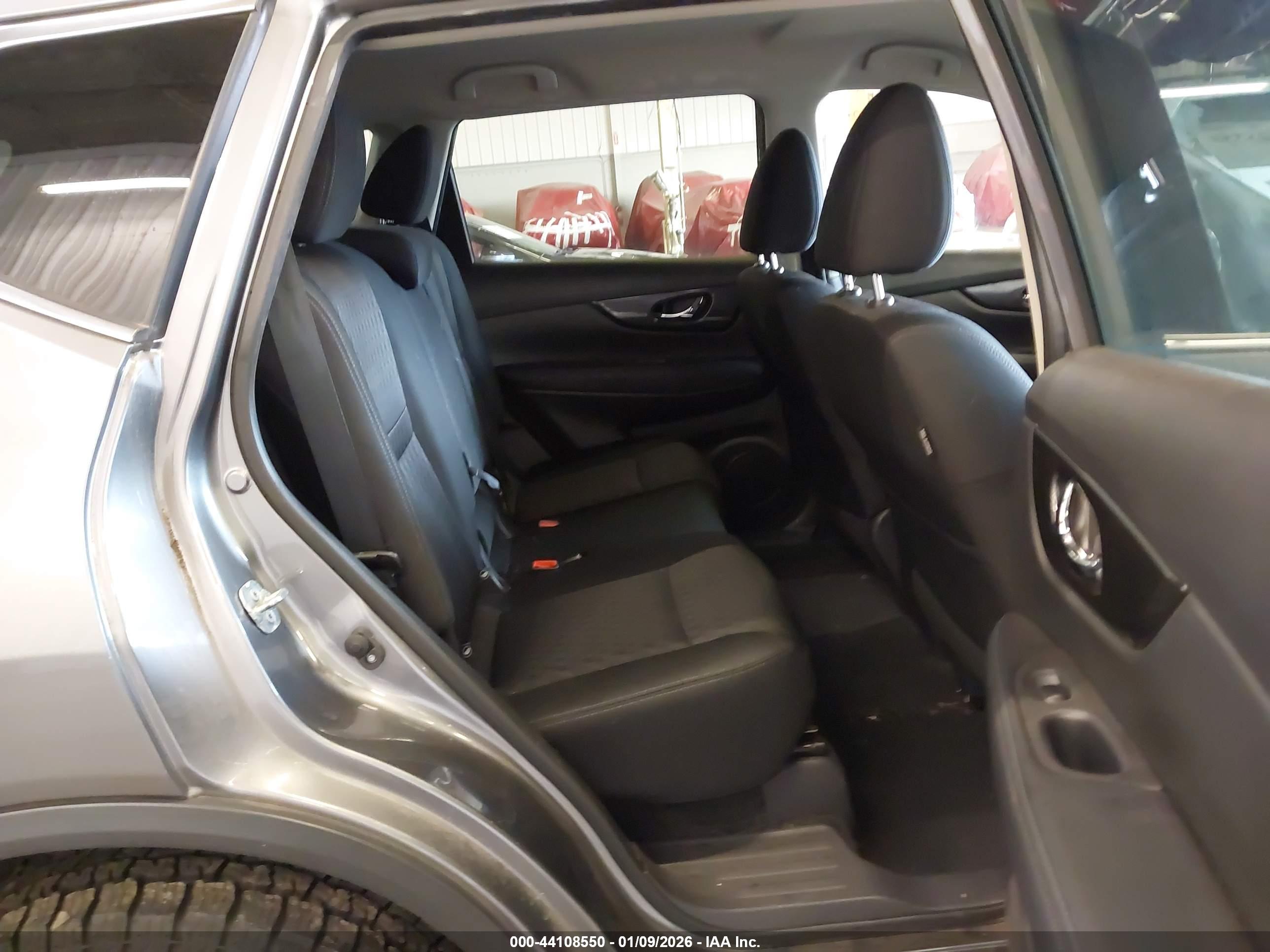 NISSAN ROGUE image 8