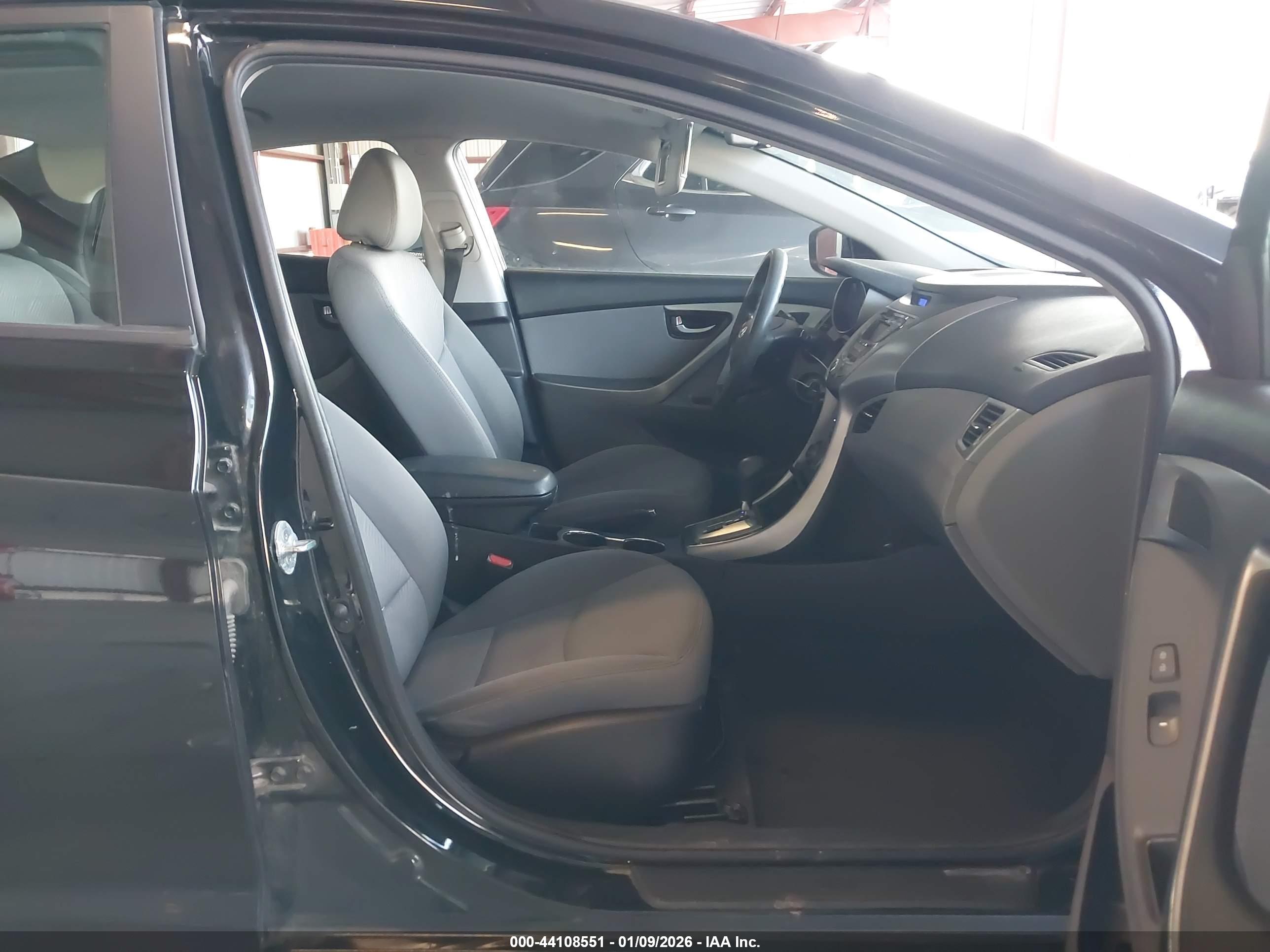 HYUNDAI ELANTRA image 5