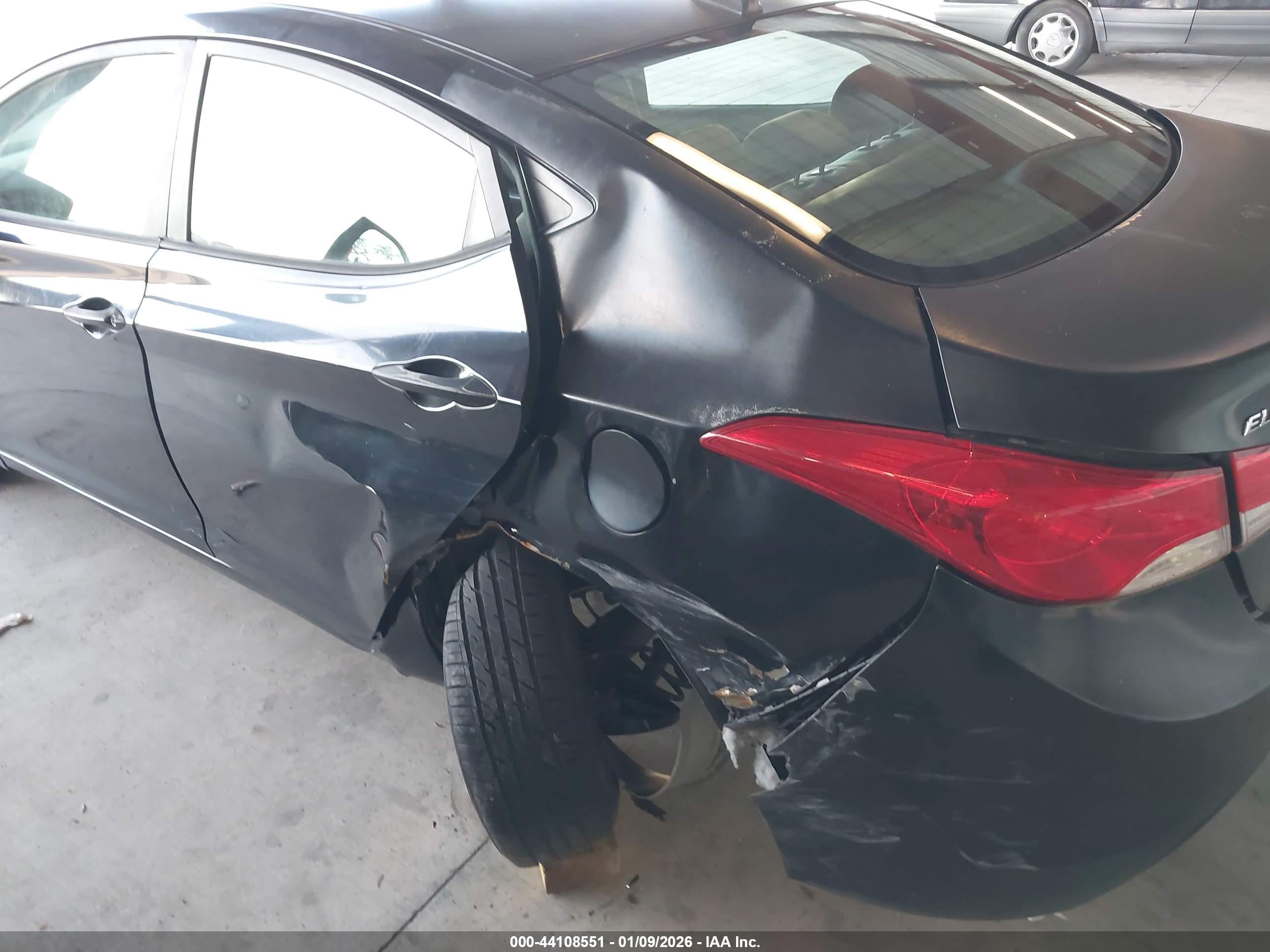 HYUNDAI ELANTRA image 6