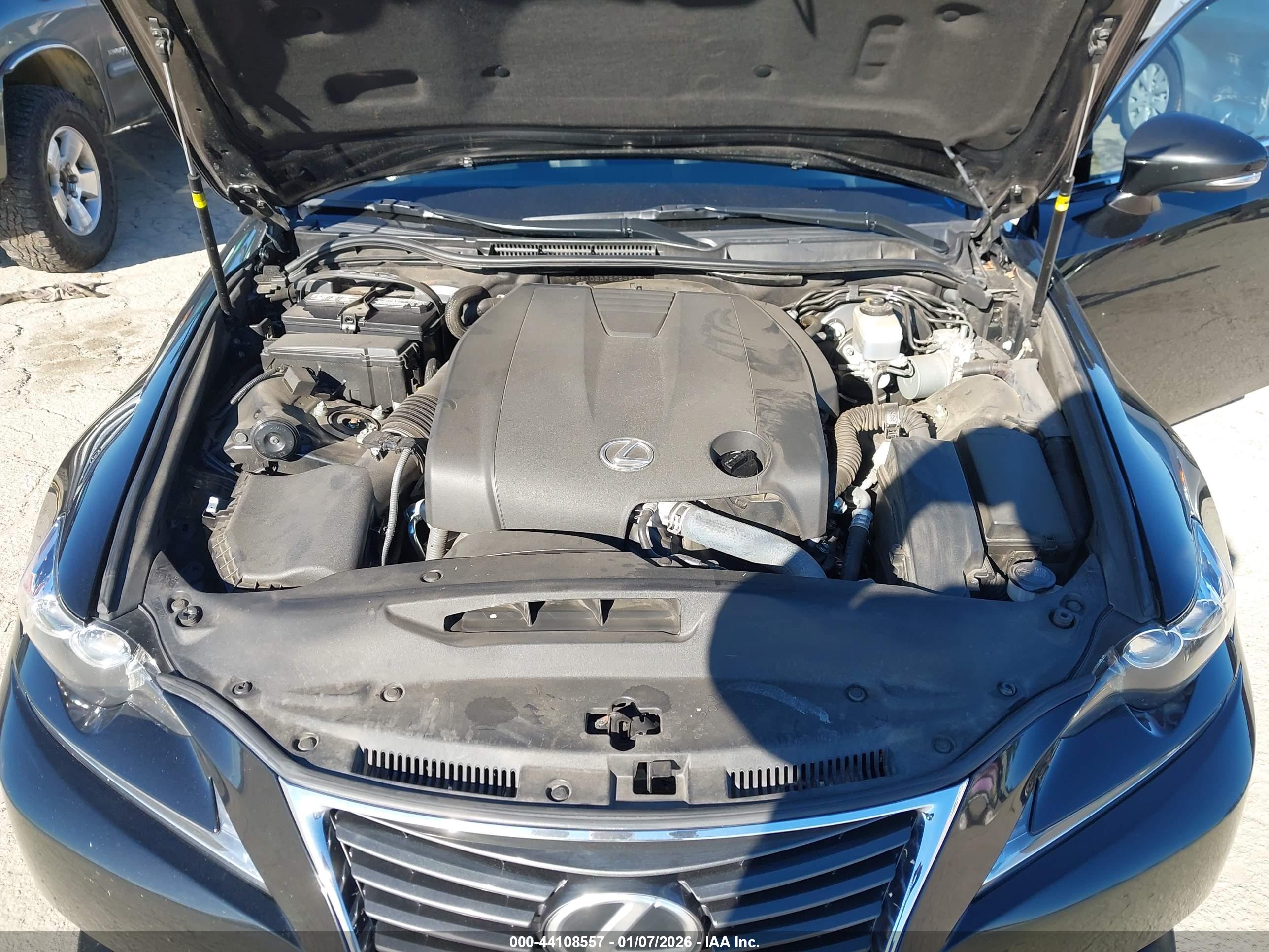 LEXUS IS image 10