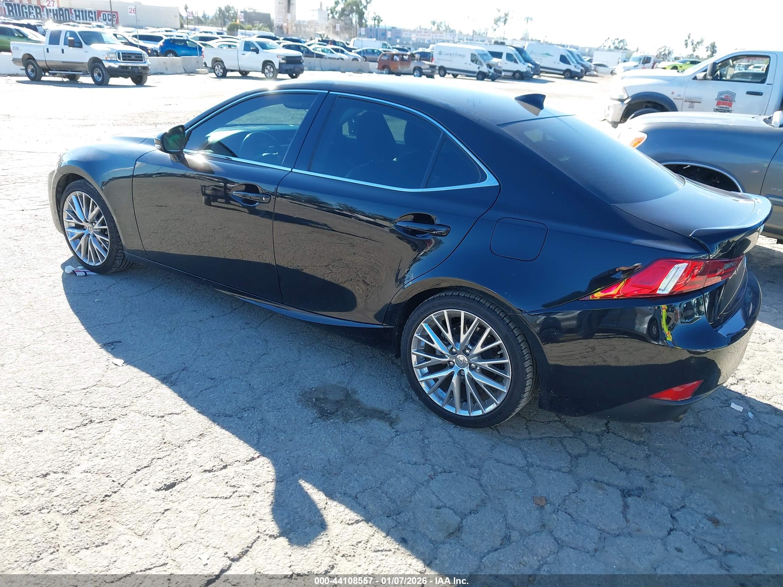 LEXUS IS image 3
