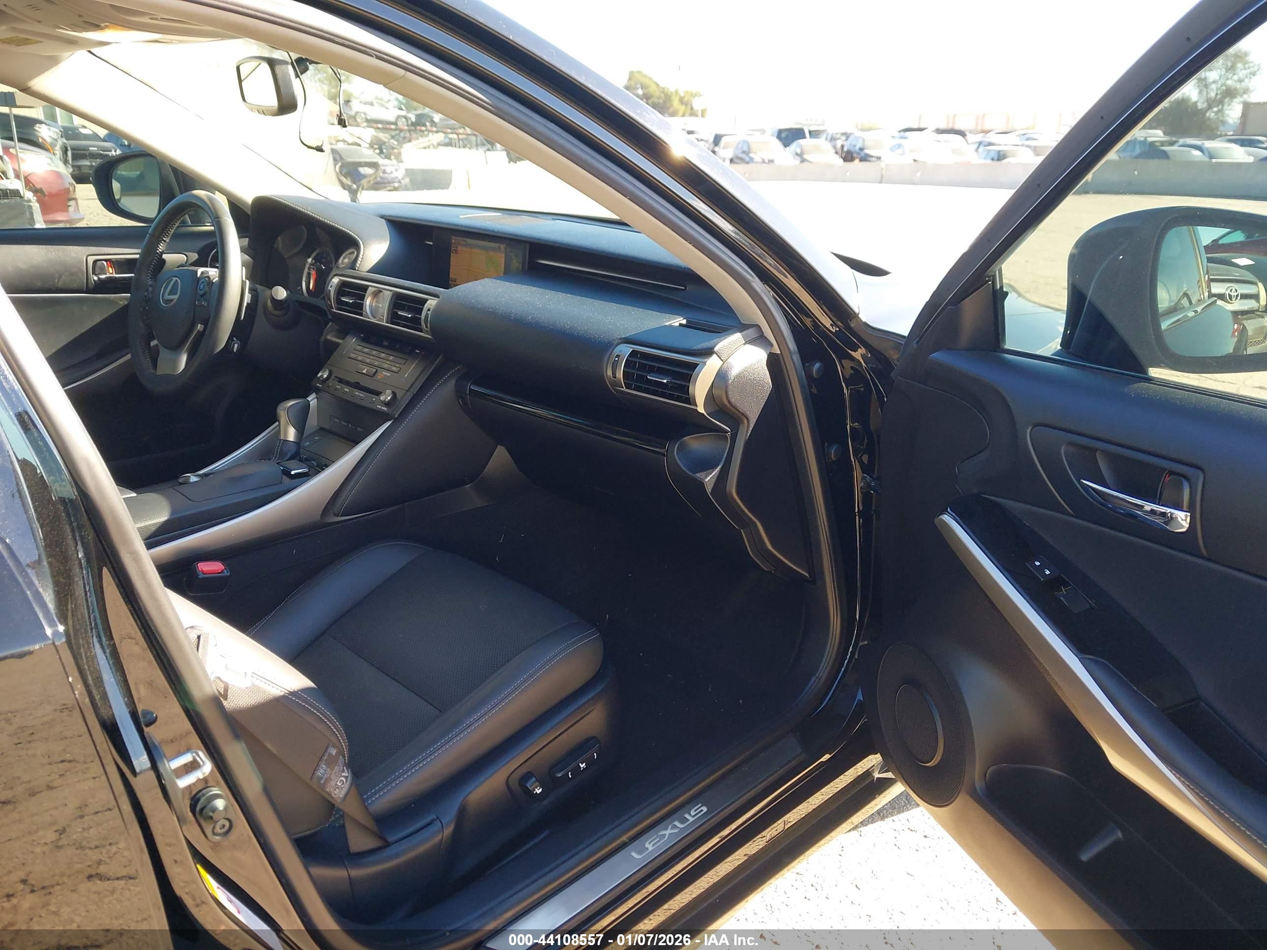 LEXUS IS image 5