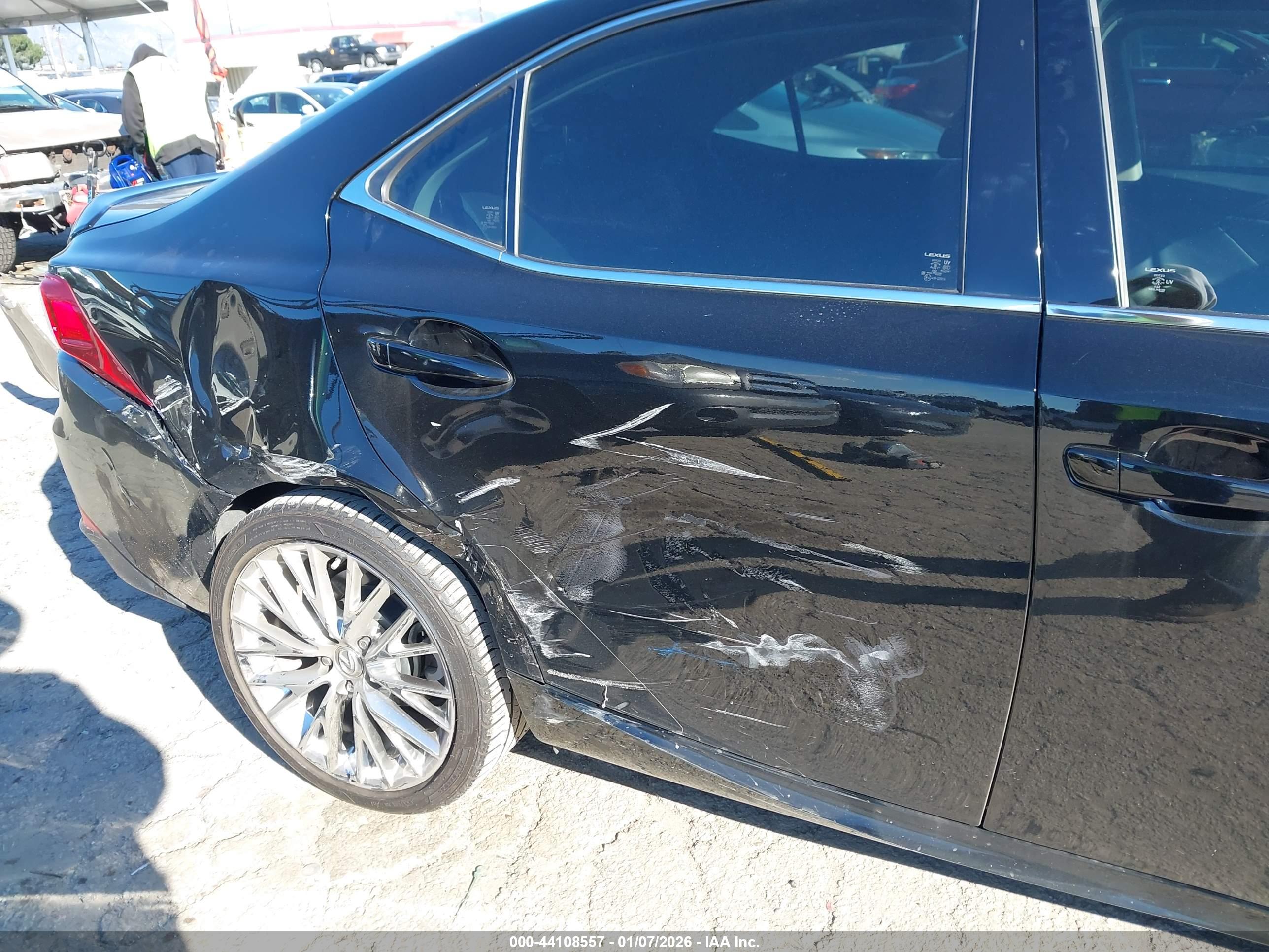 LEXUS IS image 6