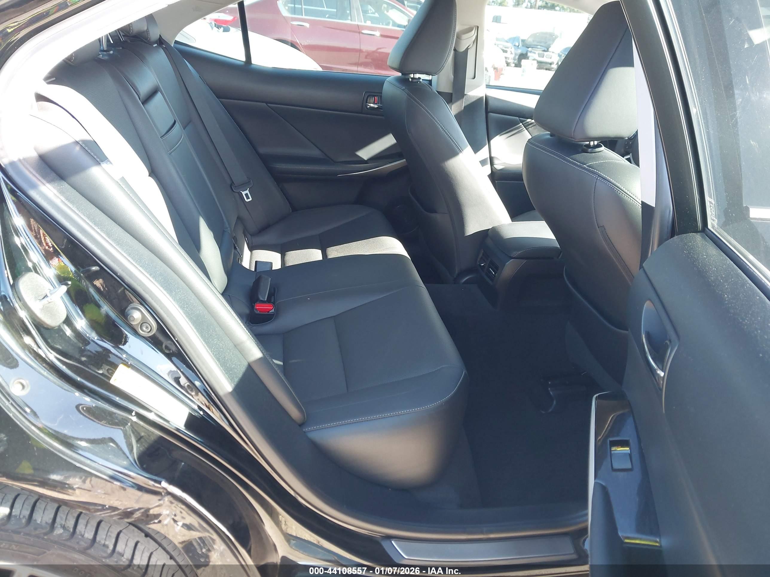LEXUS IS image 8