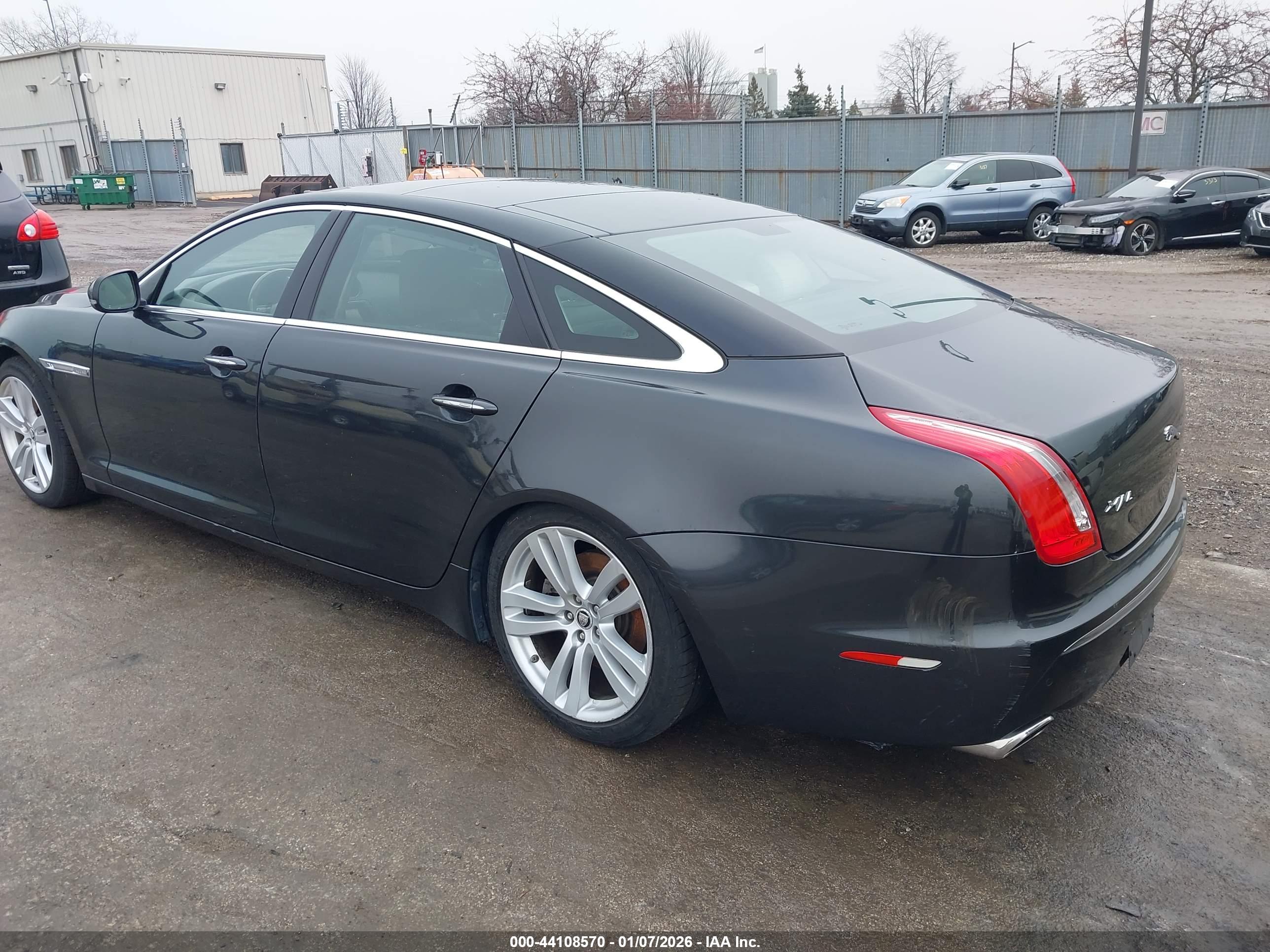 JAGUAR XJ image 3