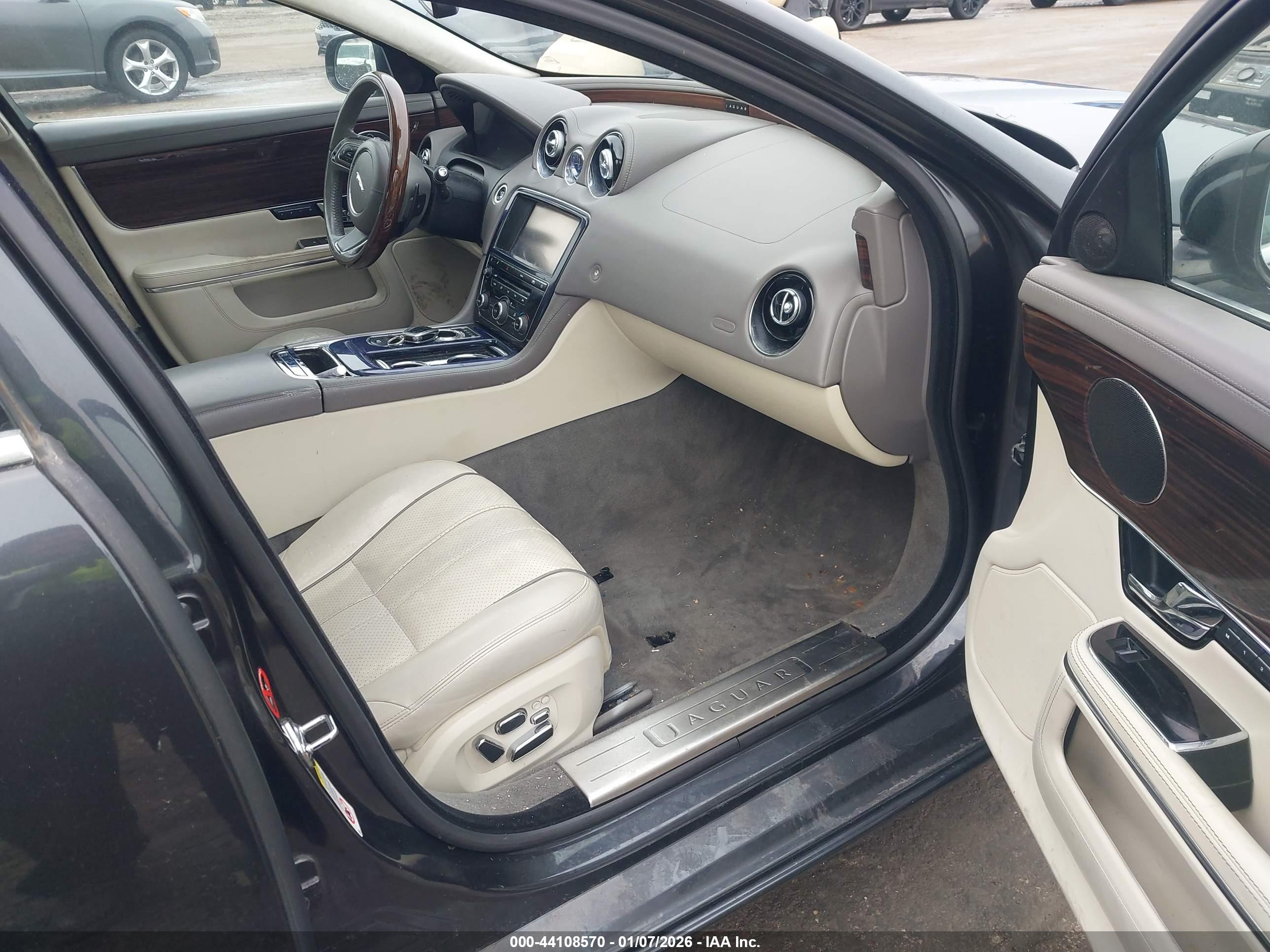 JAGUAR XJ image 5