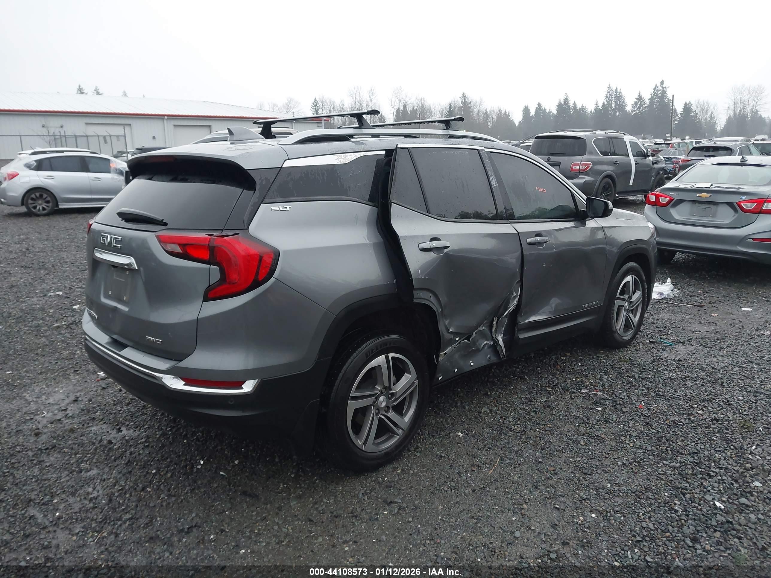 GMC TERRAIN image 4