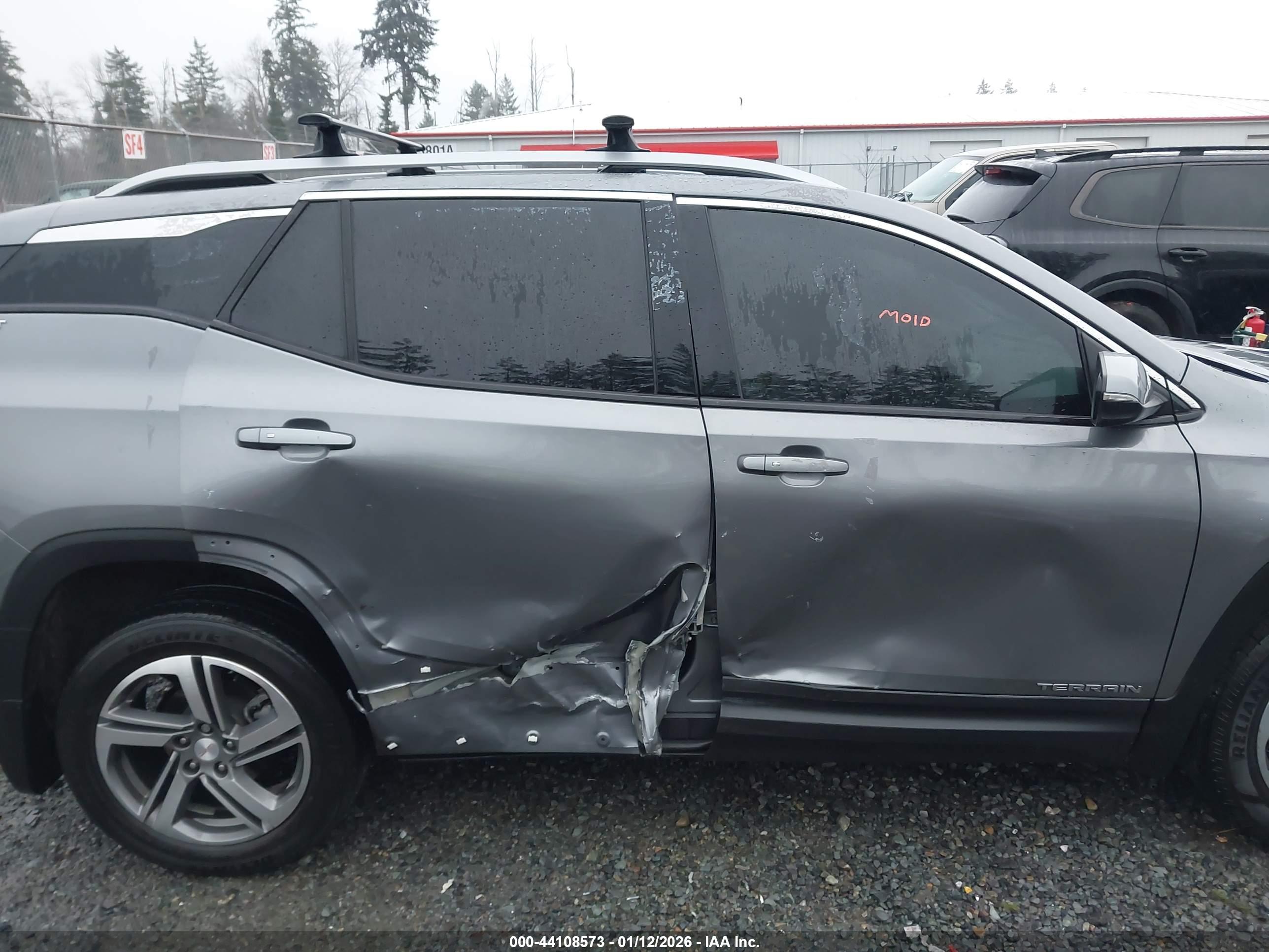 GMC TERRAIN image 6
